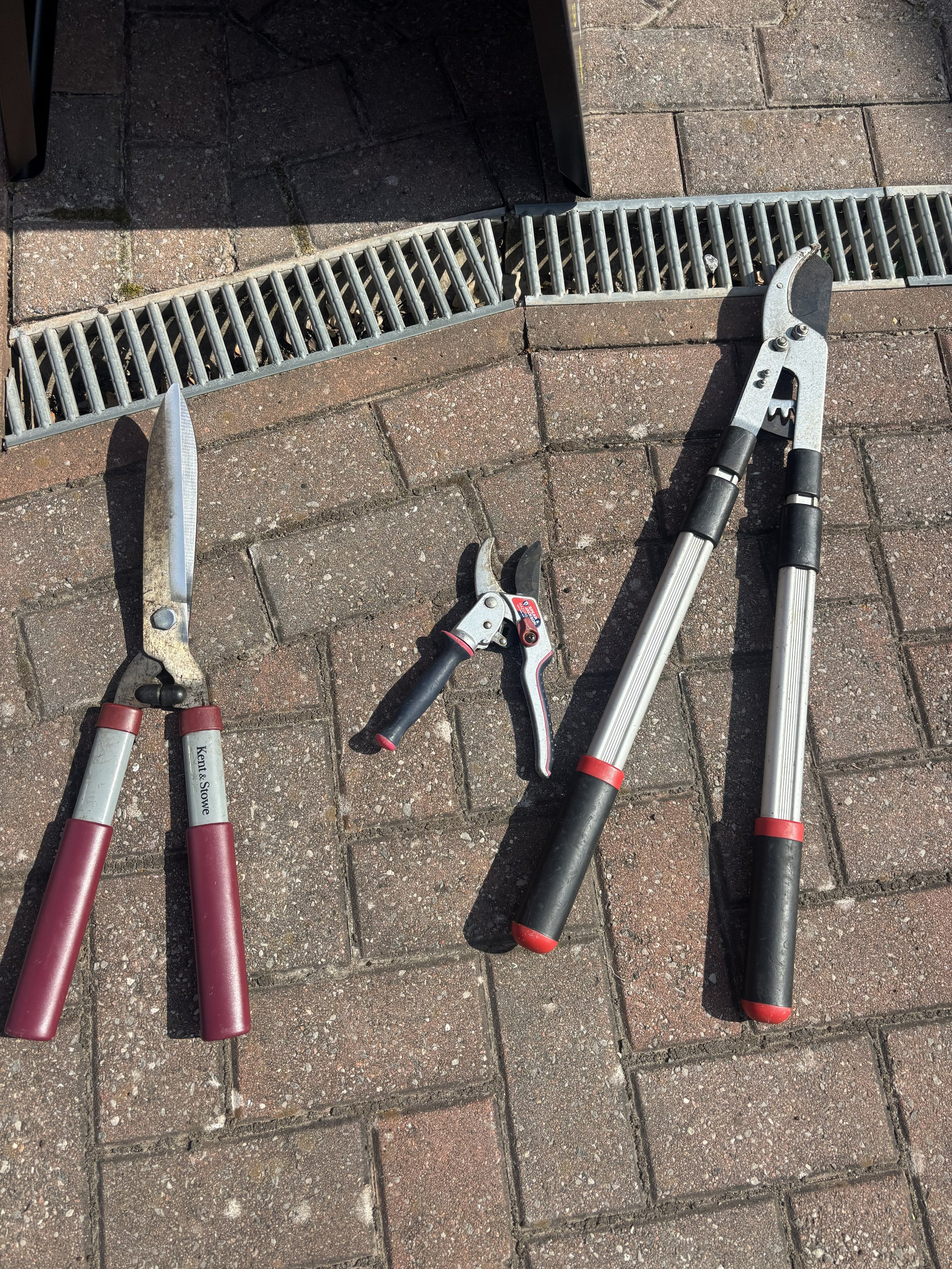 Sharpen Bypass Secateurs / Sharpen Pruning Shears, Sharpen Hedge Shears, Sharpen Bypass Loppers Gawsworth, Congleton, CW12, Eaton, Cheshire East. Somerford, Astbury, Marton, North Rode, Leek