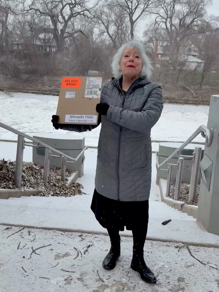 - Meet Jayanne English - A Canadian astronomer whose research concerns galaxy formation and evolution, also known as a science communicator on the use of false color in images of galaxies. You know, those popular Hubble telescope images with candy-co