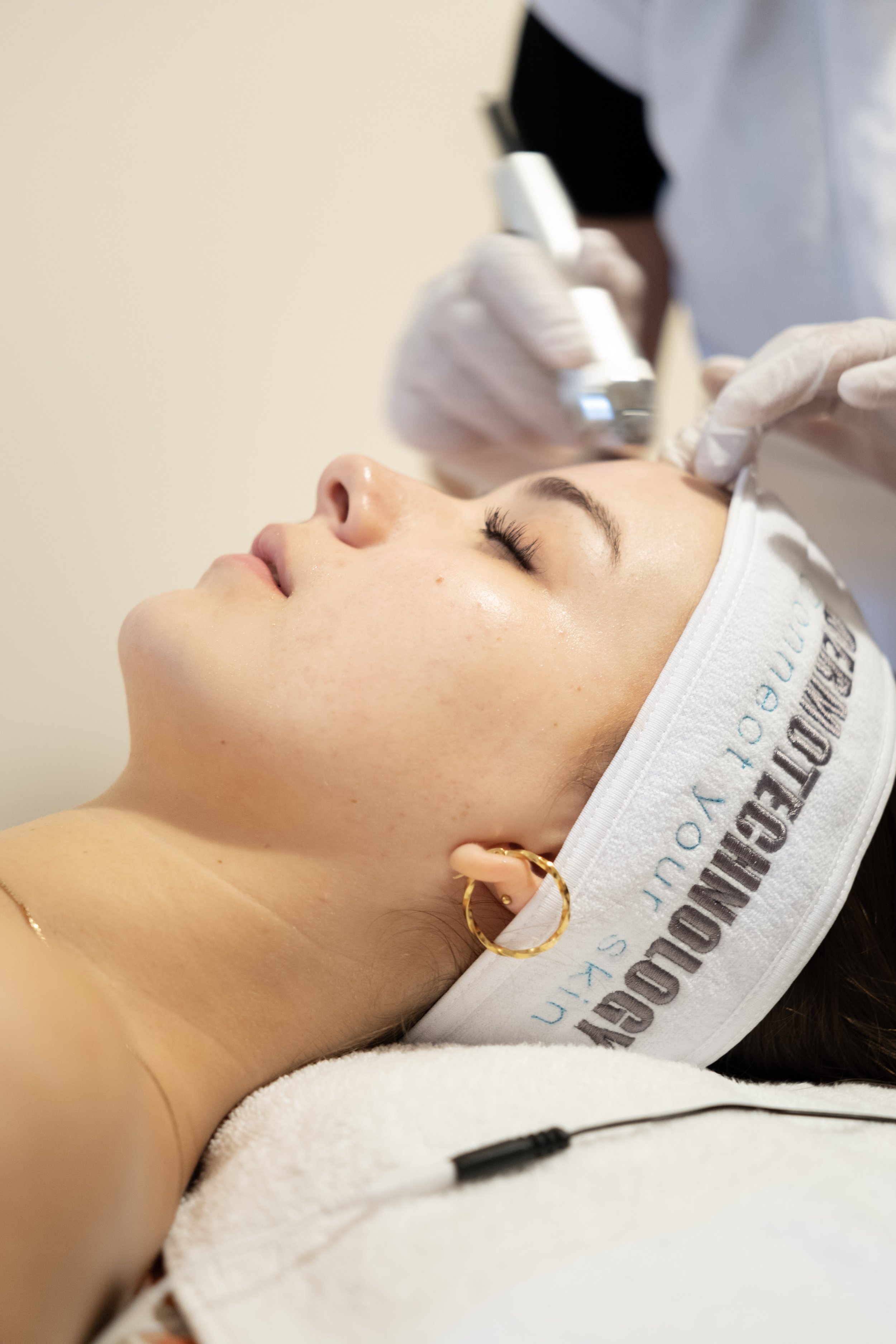 6-Dermotechnology Micro-Current Facial