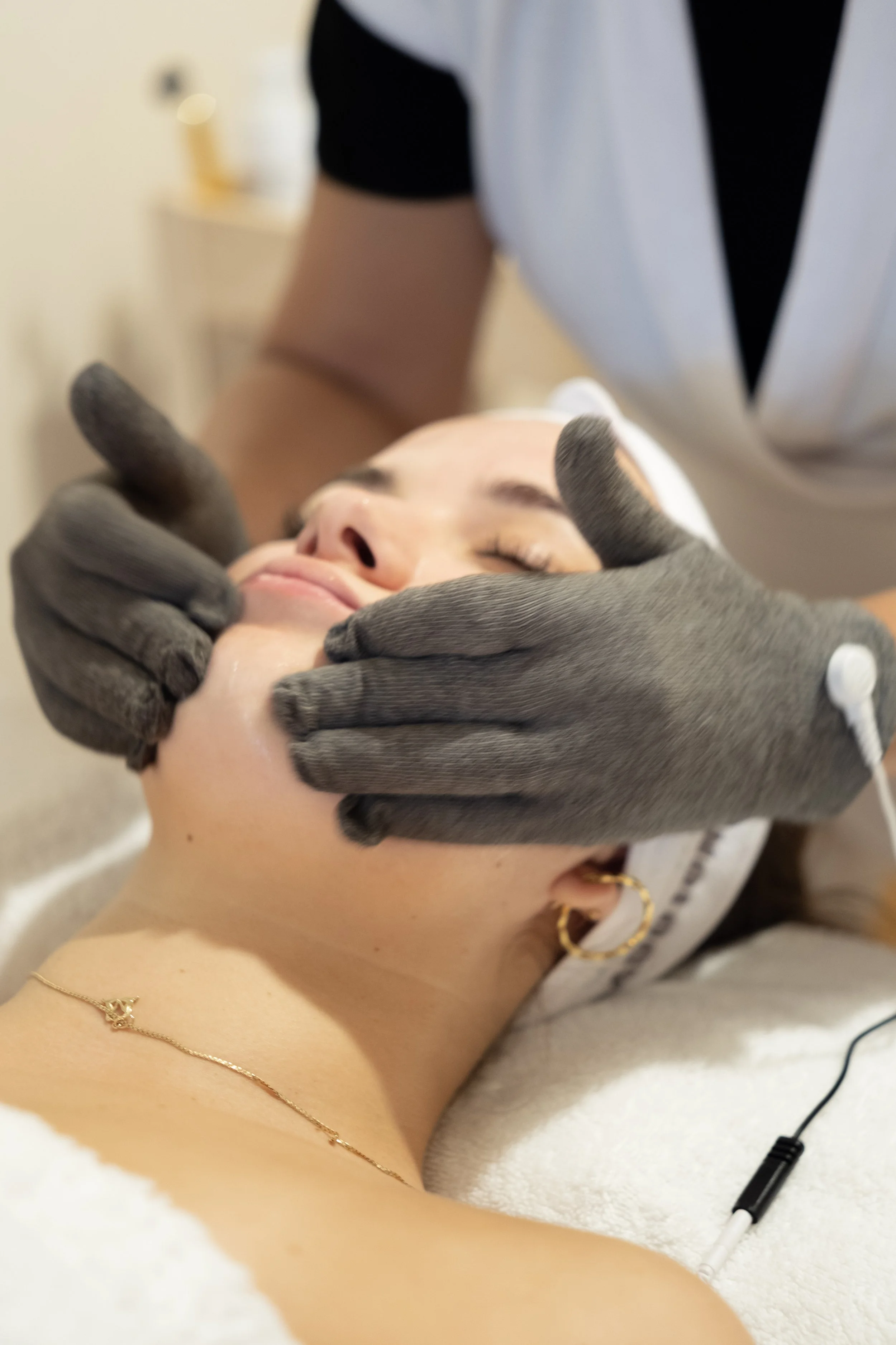 7-Dermotechnology face &  buccal massage