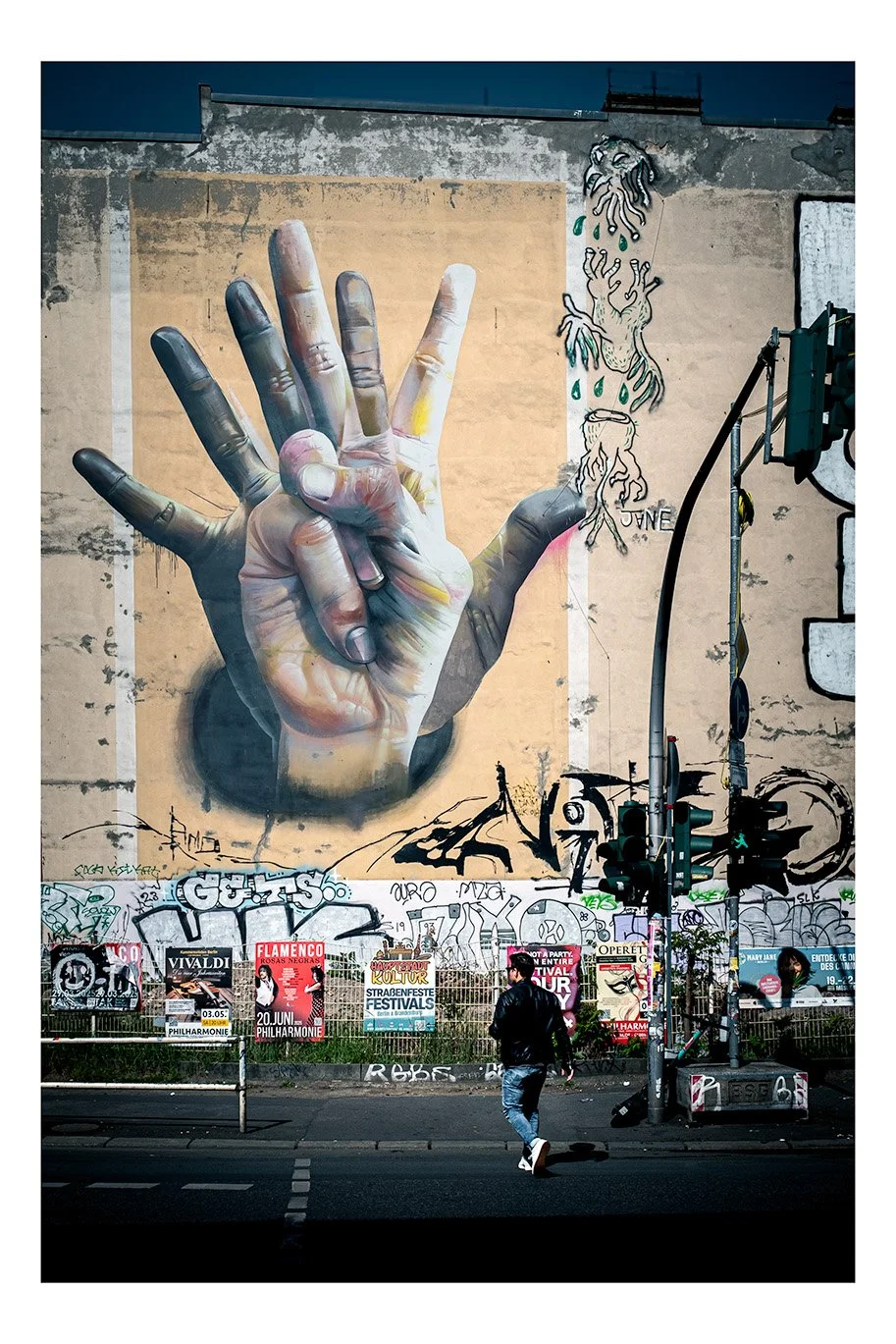 crossing grafitti berlin.jpg