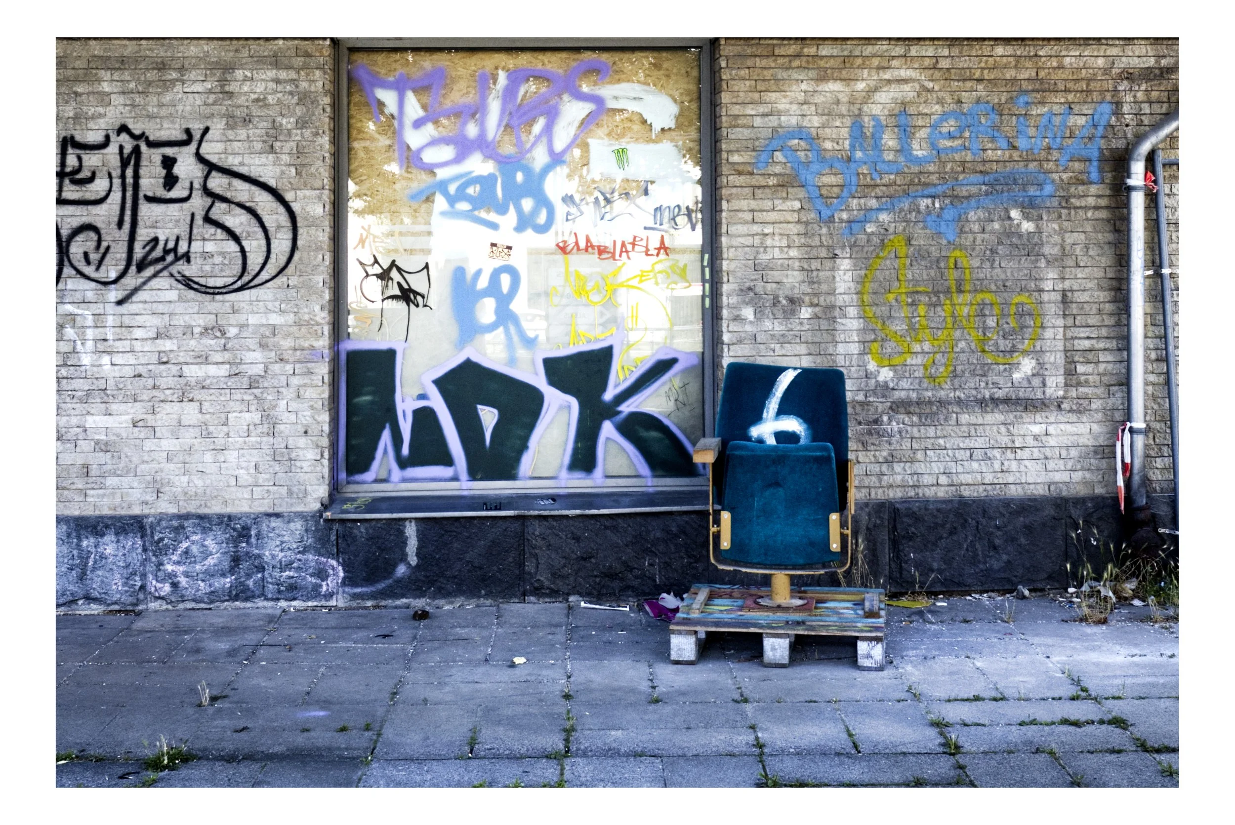 berlin stol hmmm.jpg