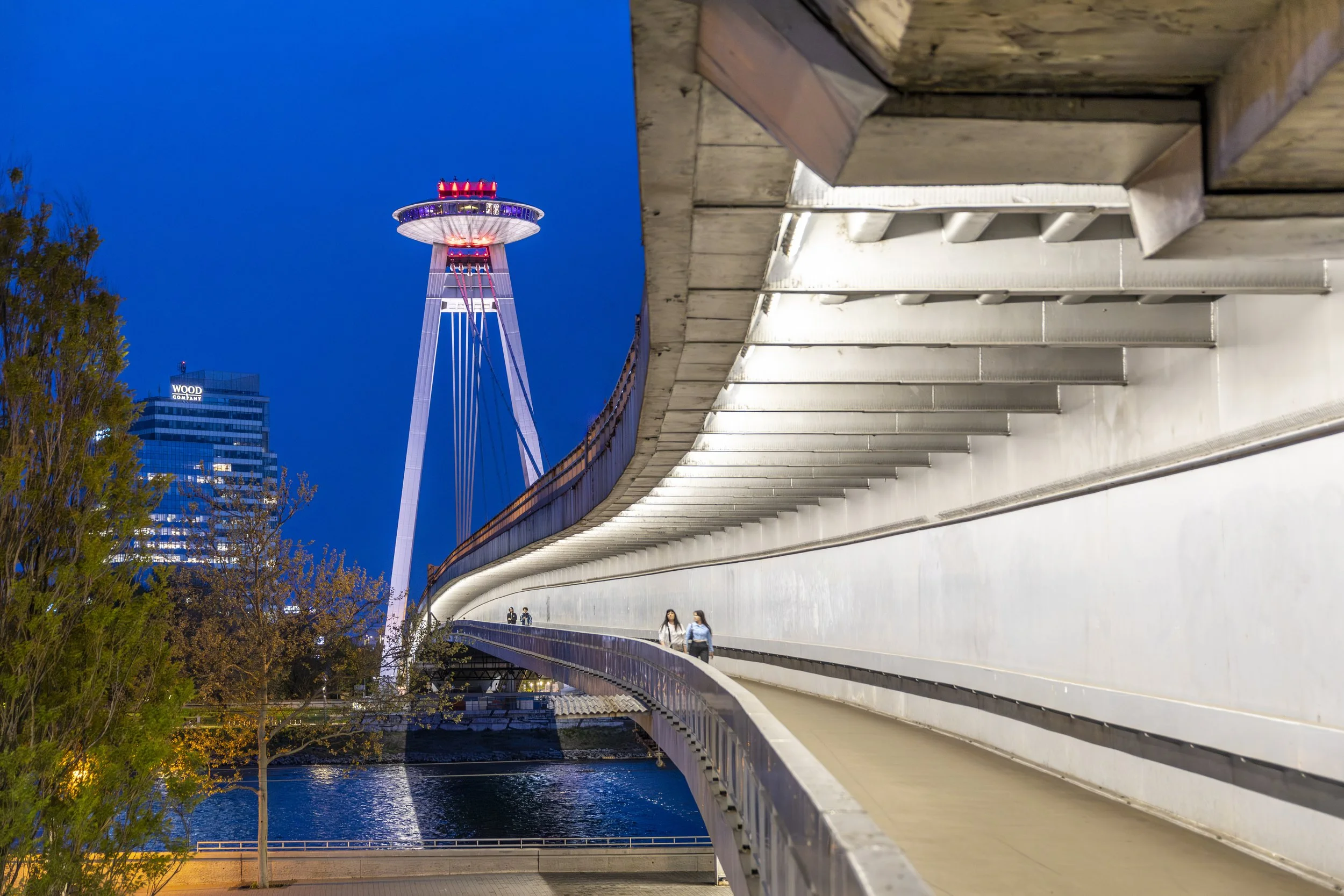 VIE_UFO_Tower_bratislava_0425_324.jpg