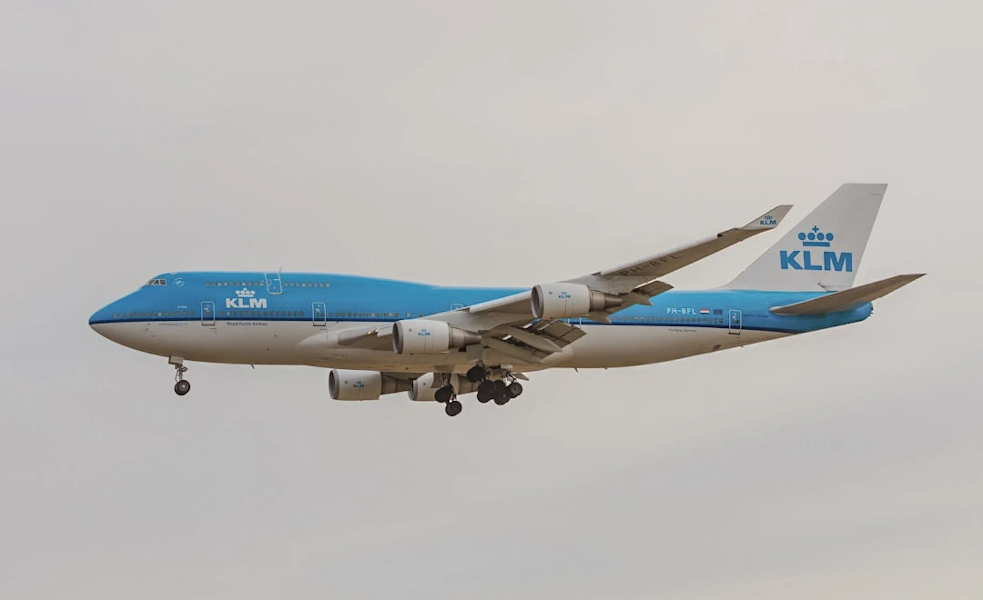 KLM-vliegtuig tijdens de landing.