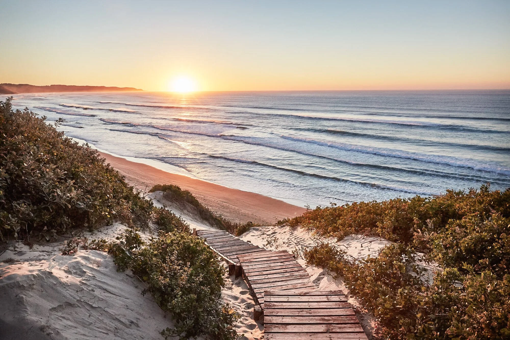 Strand en kustlijn van Herolds Bay bij George aan de Tuinroute in Zuid-Afrika.