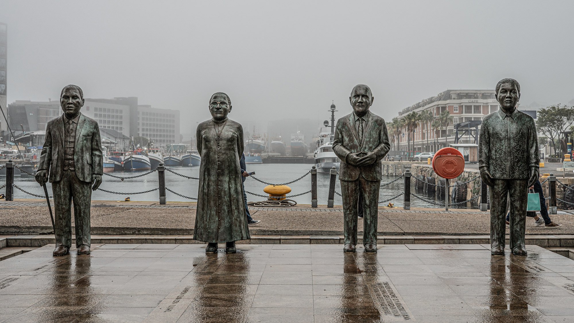 Standbeelden van Zuid-Afrikaanse leiders bij het V&A Waterfront in Kaapstad.