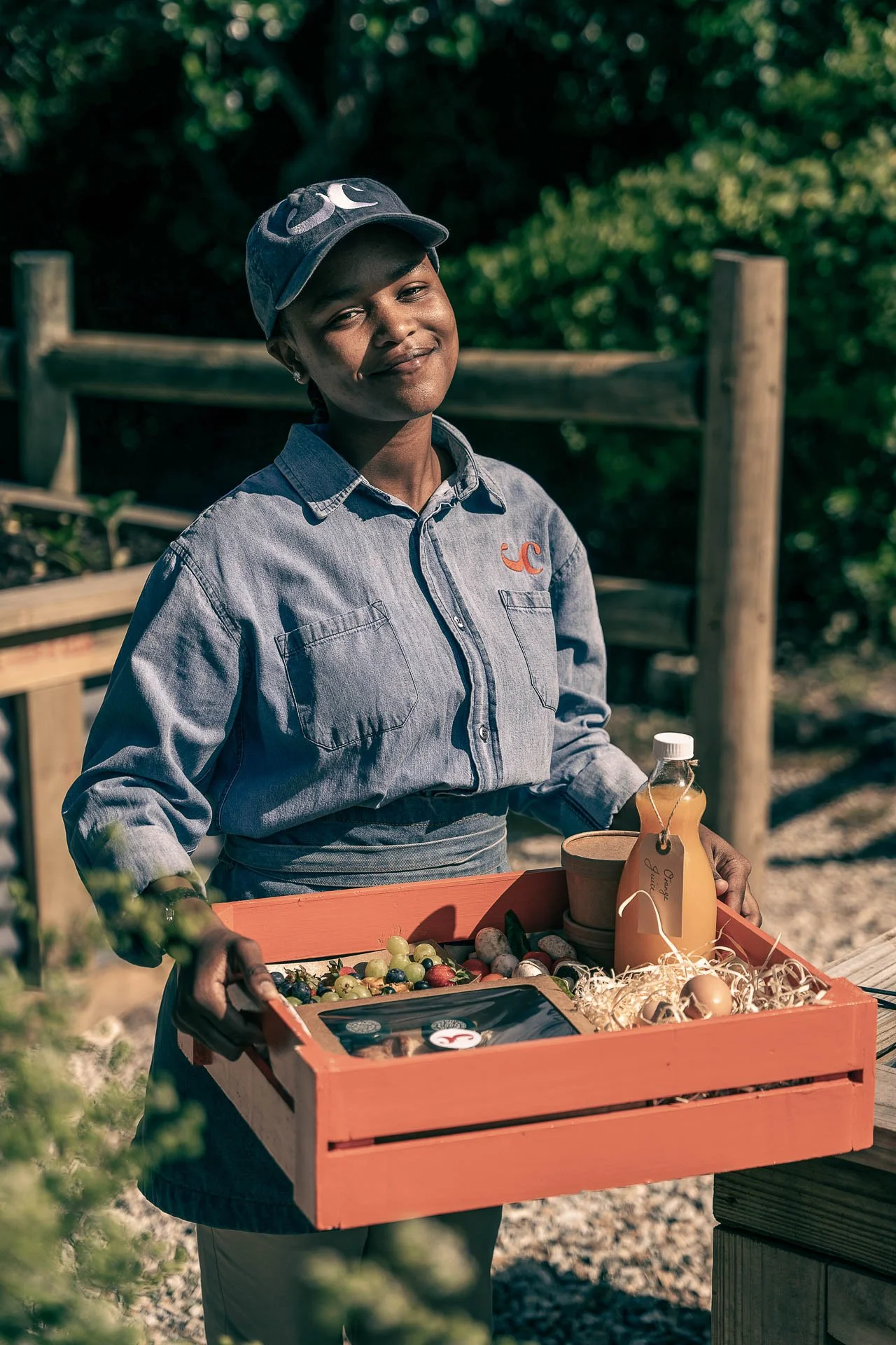 Ontbijtbox met lokale producten geserveerd bij Coot Club in Zuid-Afrika.