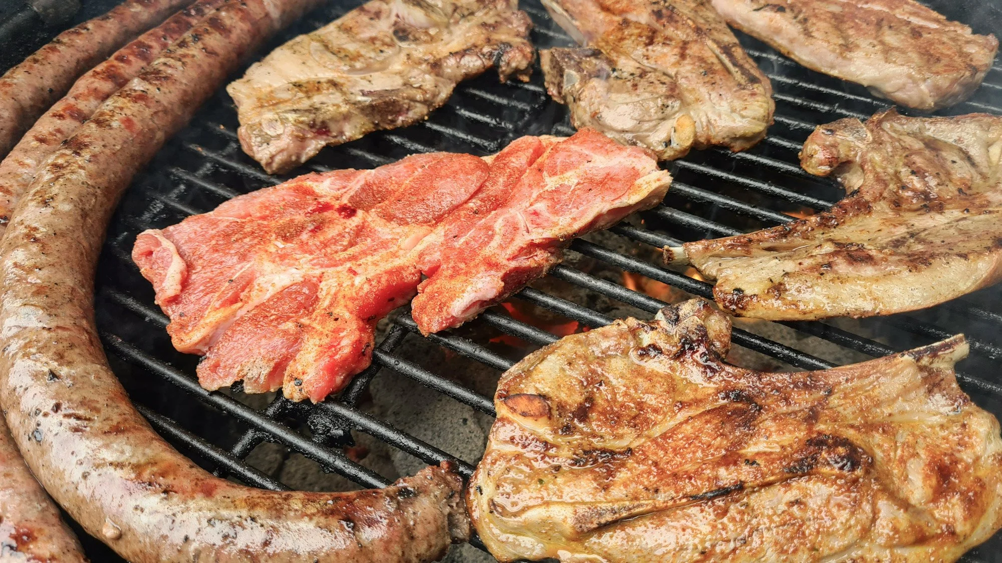 De Zuid-Afrikaanse braai: traditie, gezelligheid en heel veel vlees