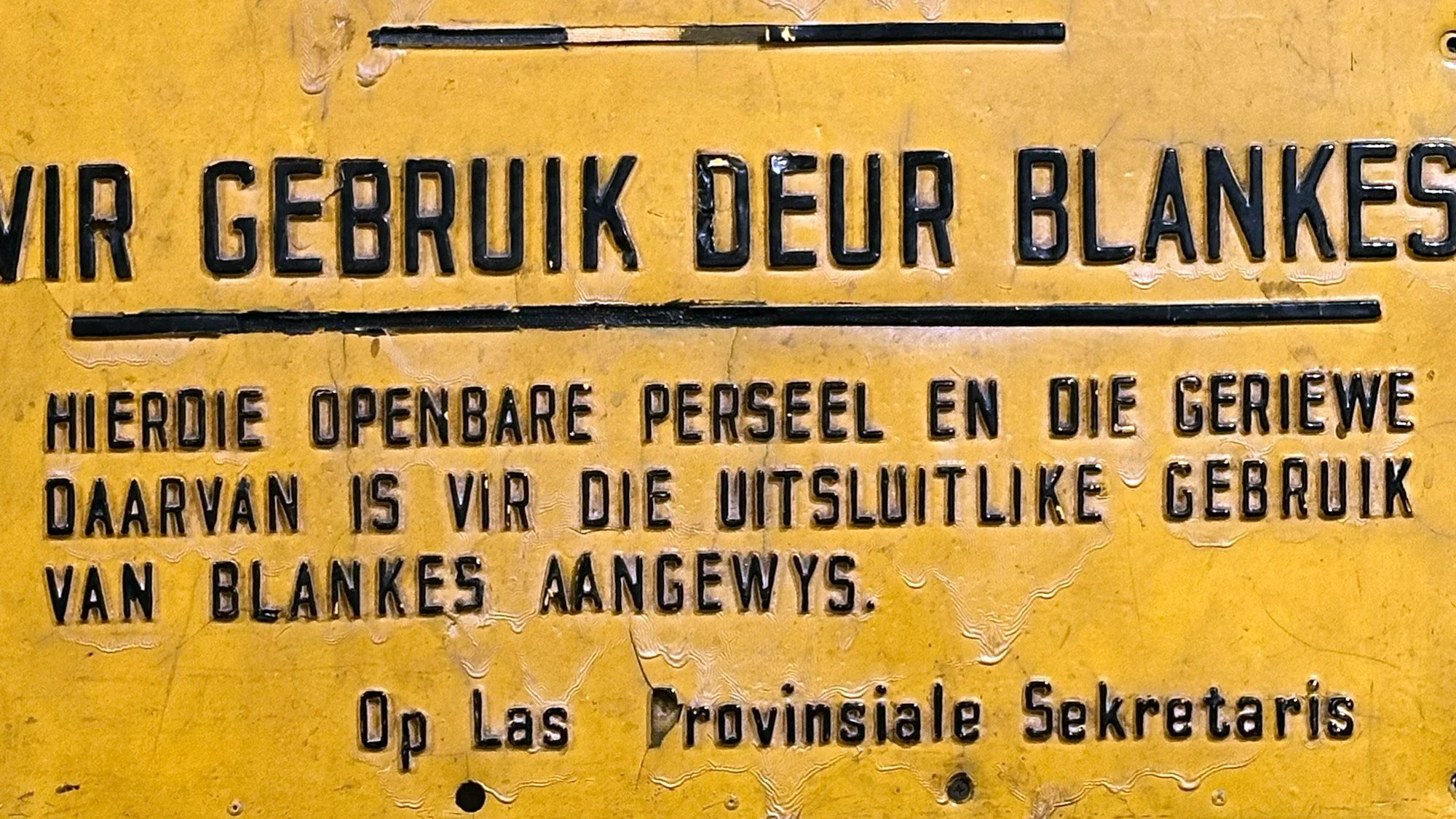 Oud apartheid-bord voor blankes in Zuid-Afrika