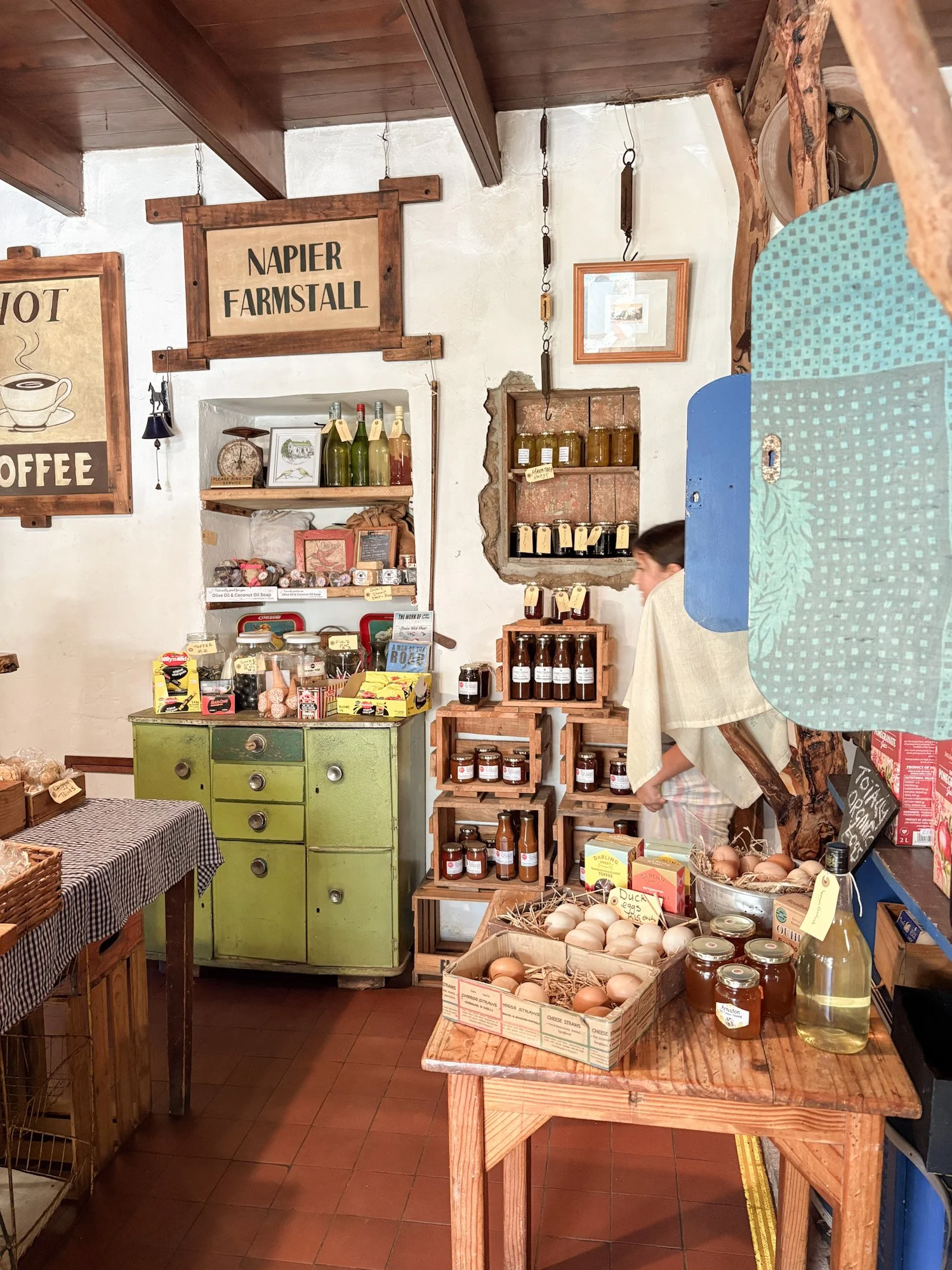 Interieur van Napier Farmstall met lokale producten en eieren in Zuid-Afrika.