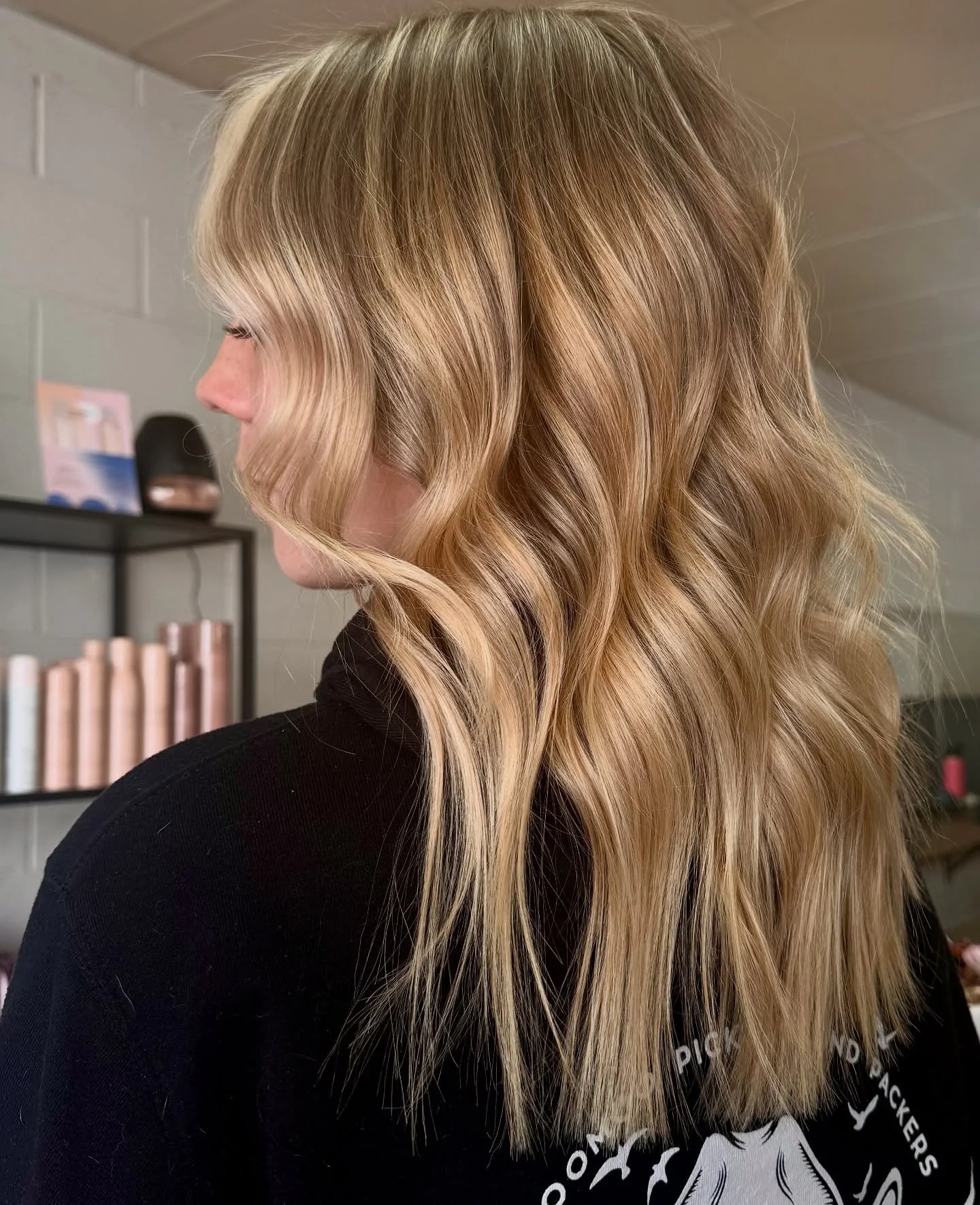 GOLDEN HOUR hair goals✨

Hair by Coora 

@nakhair @nakhairprofessional 

✨DM or call the salon on 5784 3137 to book an appointment!
Tuesday 9-8
Wednesday 9-5 
Thursday 9-8
Friday 8-4

#broadford #smallbusinesssupport #hairdresser #hairdressermagic #m