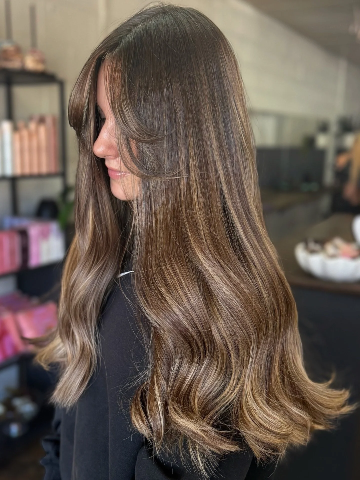 Dimensional, CARAMEL BLENDS🤍
We&rsquo;re back in the salon after our Christmas break and can&rsquo;t wait to kick off the new year! 💫
@nakhair @nakhairprofessional 

✨DM or call the salon on 5784 3137 to book an appointment!
Tuesday 9-8
Wednesday 9