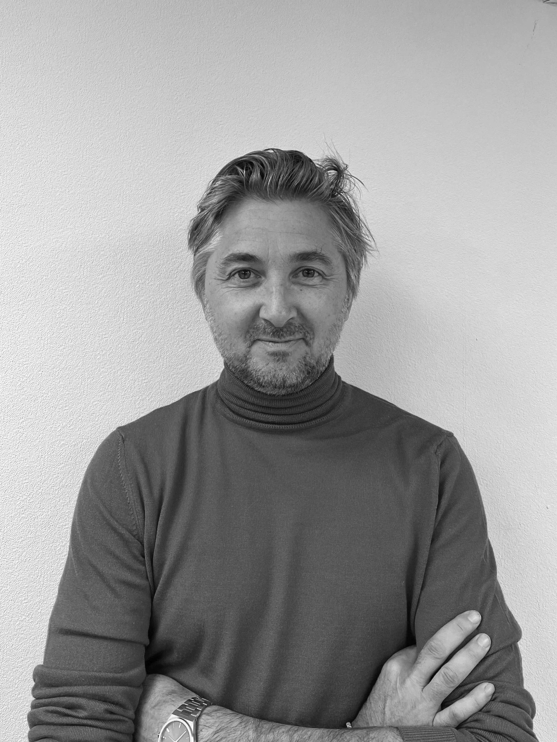 Photo en noir et blanc de Sébastien Valériani, Président de JOVAL CONSEIL