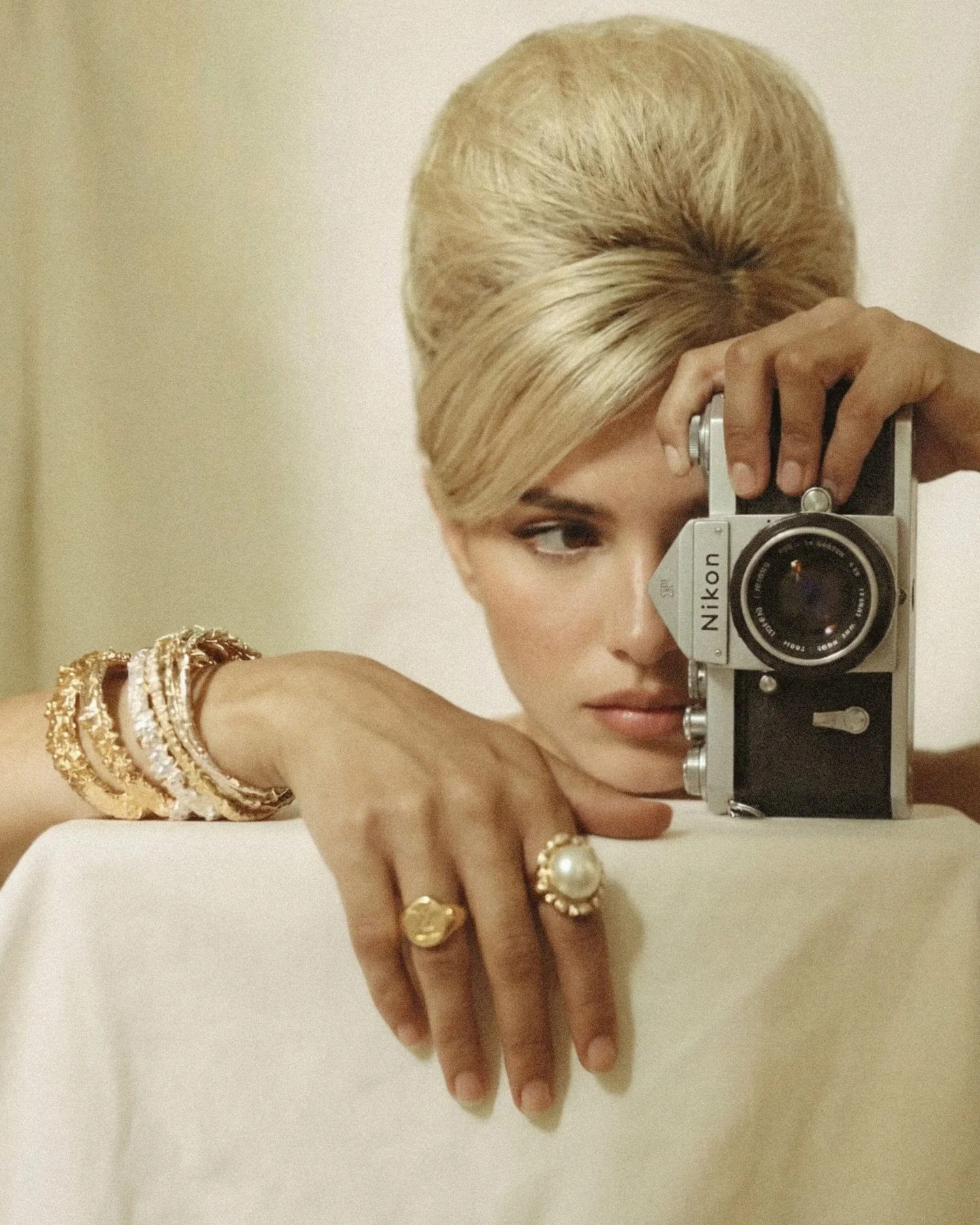 Le retour de l&rsquo;analogique 🎞️
Moins d&rsquo;&eacute;crans. Plus de mati&egrave;re. Plus de pr&eacute;sence.

Le cerveau humain n&rsquo;a pas &eacute;volu&eacute; pour vivre en continu dans la stimulation num&eacute;rique.

Notifications, lumi&e