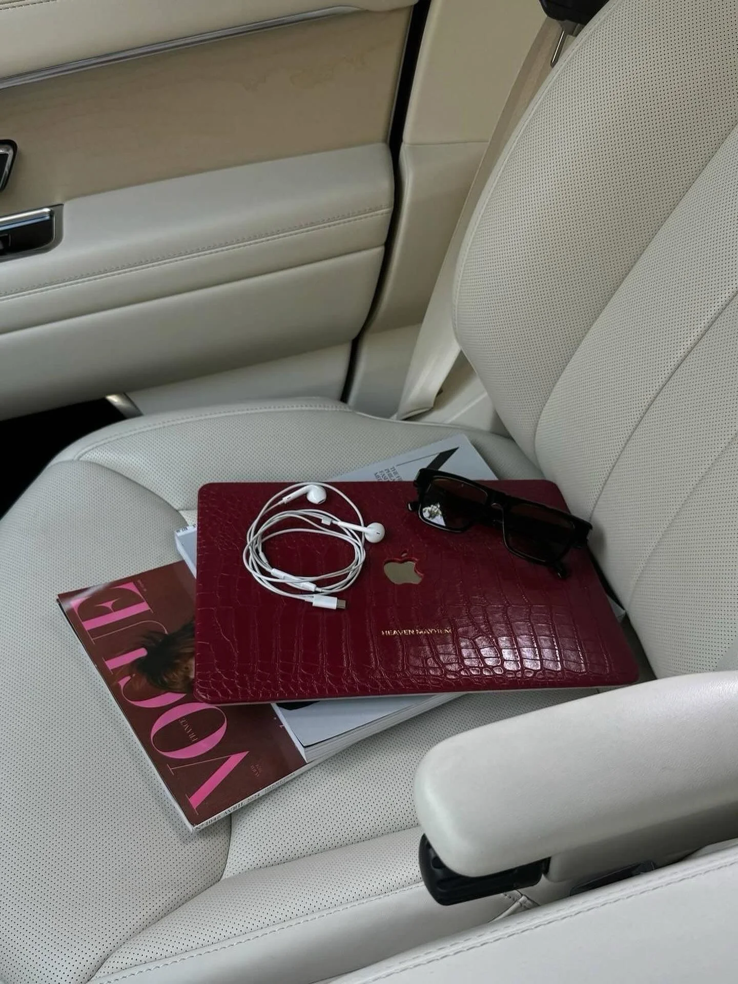 From private dining to last-minute travel consider it arranged. ✨

#AYRConcierge
#LuxuryConcierge
#DiscreetService
#EffortlessExcellence
#CuratedByAYR