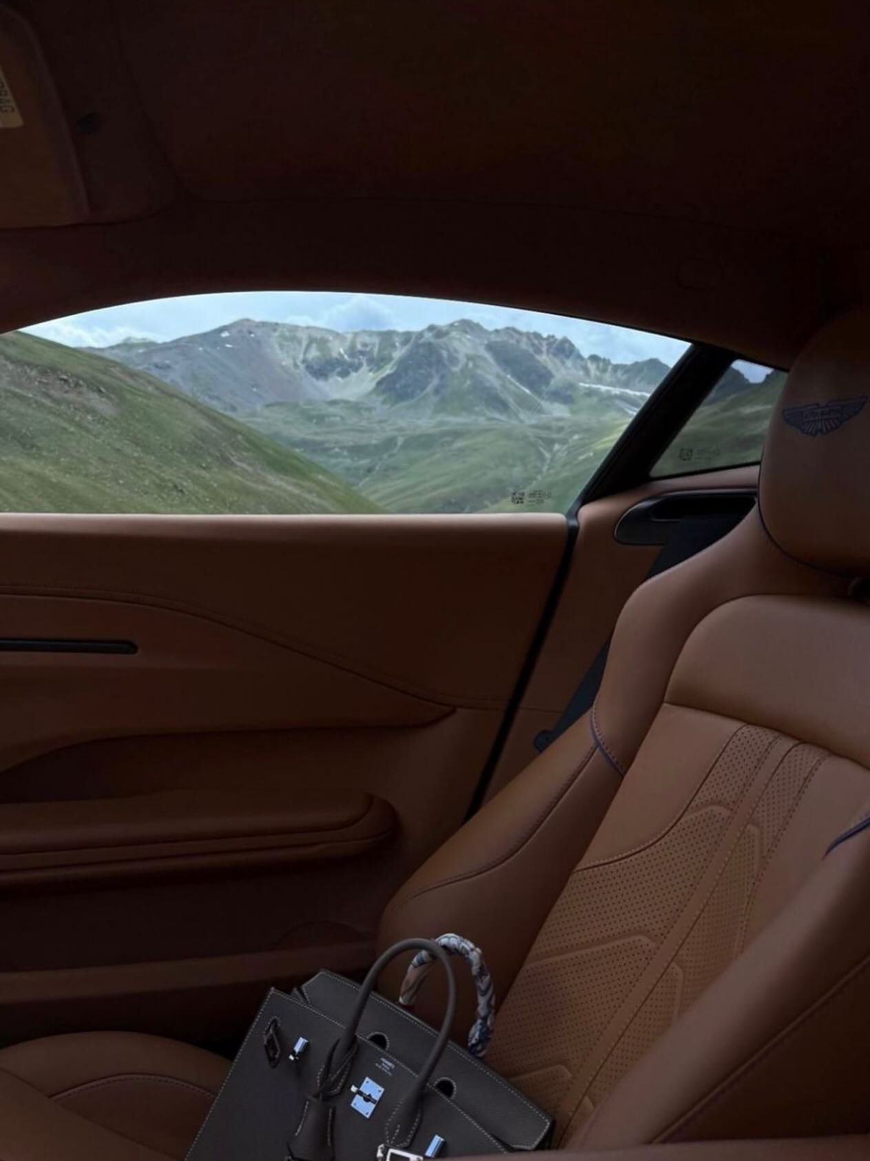 From travel to table reservations, property care to personal errands AYR Concierge manages it all, discreetly and beautifully. ✨ 

#AYRConcierge
#LuxuryConcierge
#EffortlessExcellence
#DiscreetService
#CuratedByAYR