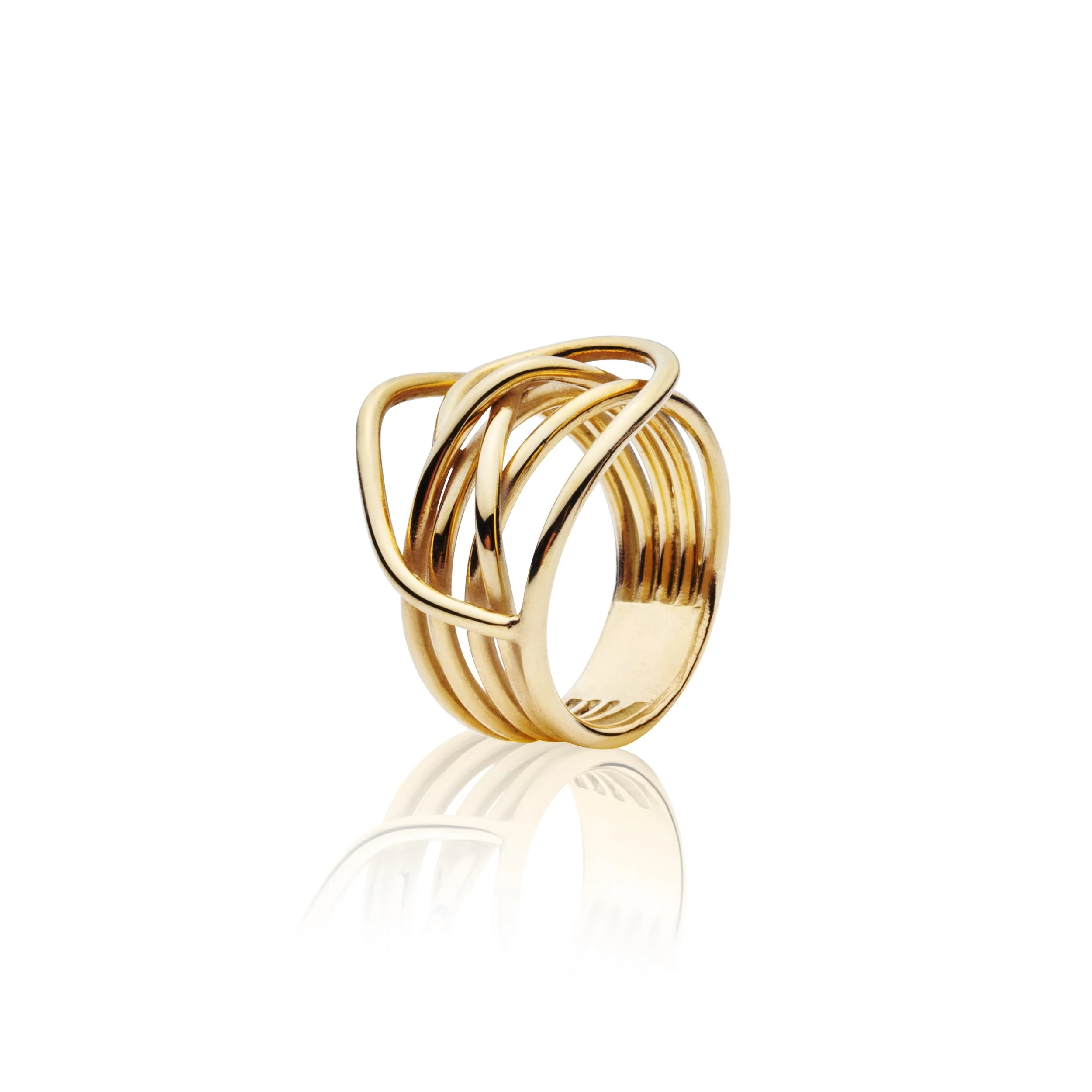 Professional jewelry picture of a gold ring with multiple intertwined bands and an abstract heart-shaped design, reflected on a white surface.