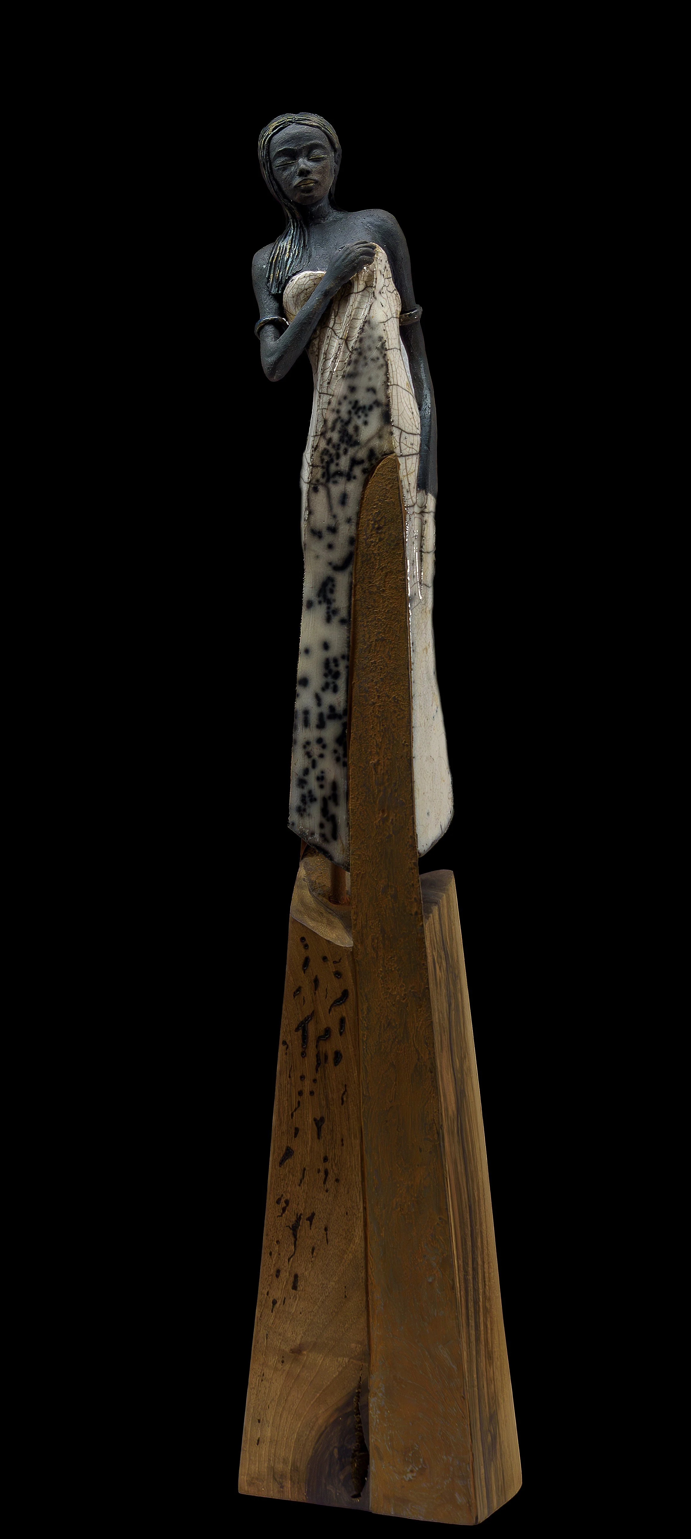 Toute en élégance -80 x 8 x 12 cm

Association céramique raku- Bois tourné
(tourneur sur bois Pierre Cornelis)
