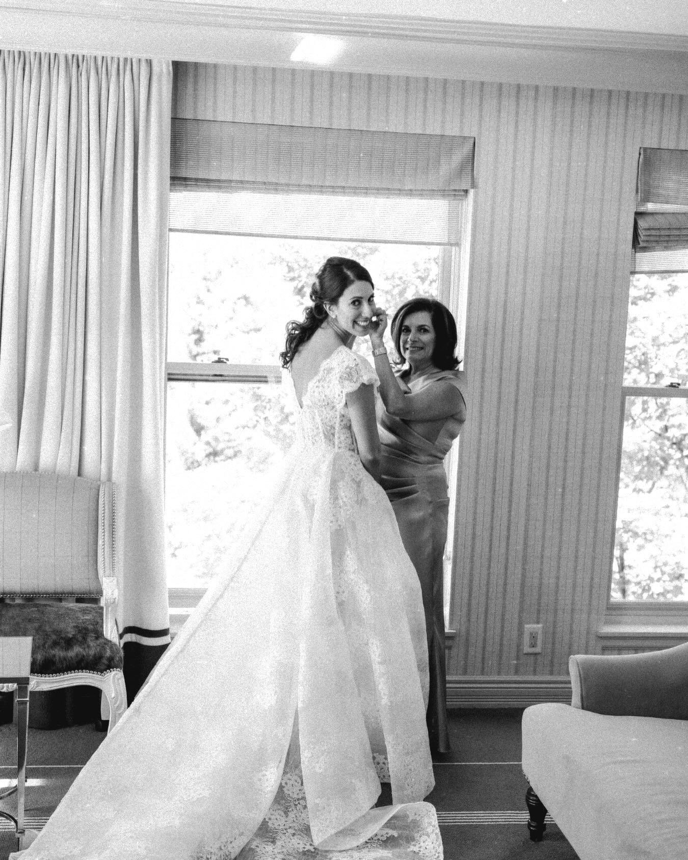 From baby bracelets to bridal diamonds, forever her little girl. 💎 🤍

#motherdaughtermoments #bridewithmom #bridalshoot #aspenweddings #aspenplanner