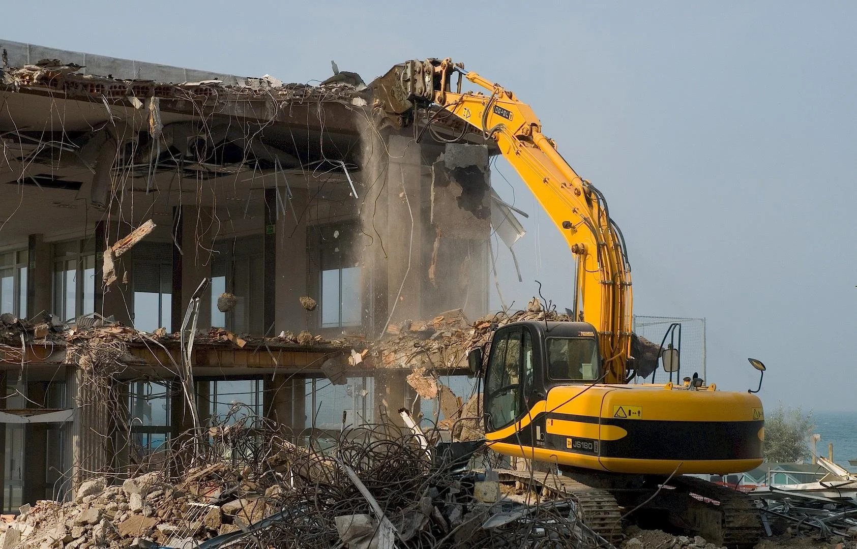 How Building Demolition Companies Safely Handle Demolition with Expert Planning