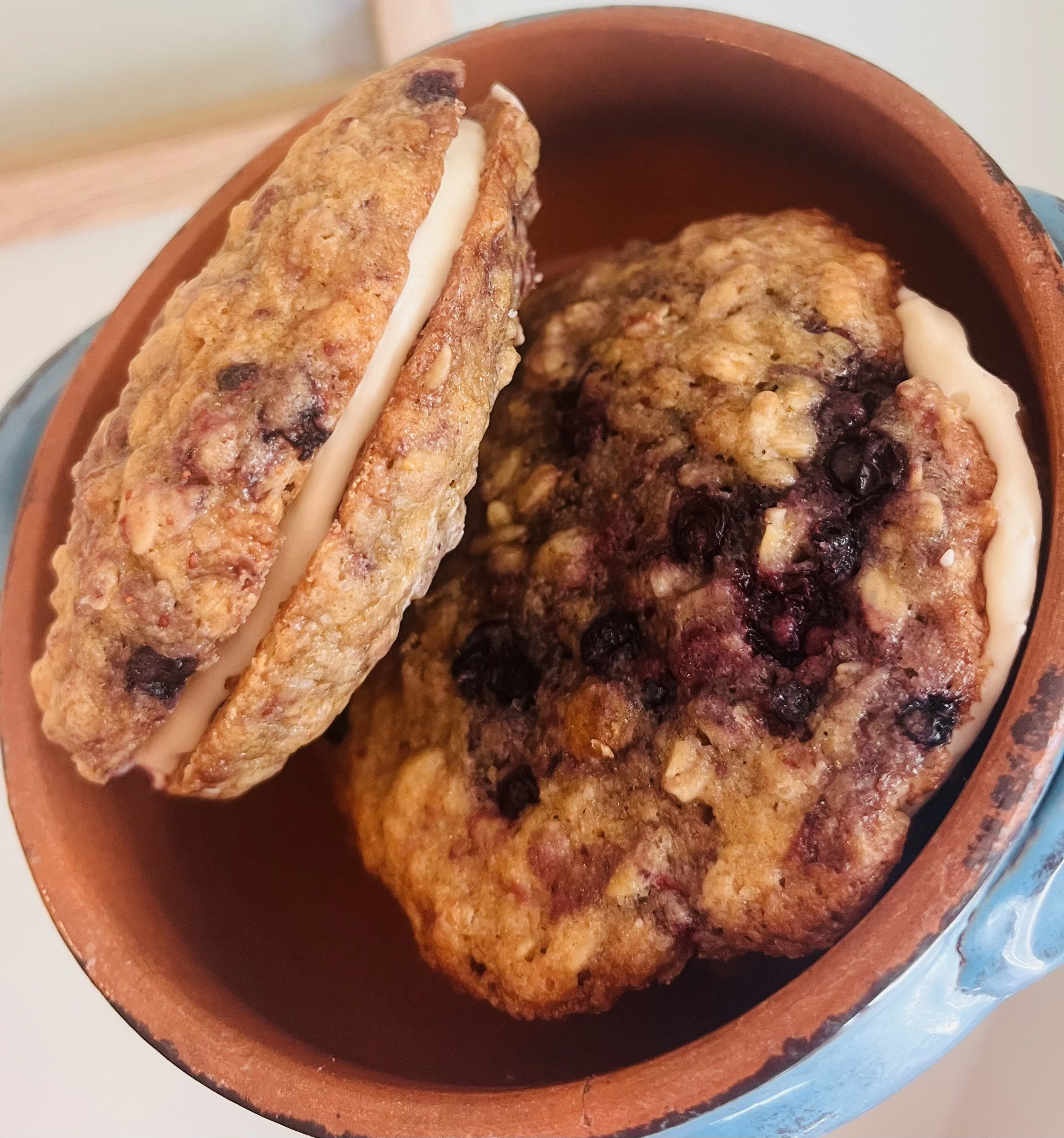BlueberryCheesecakeOatmealCreamPie.jpeg