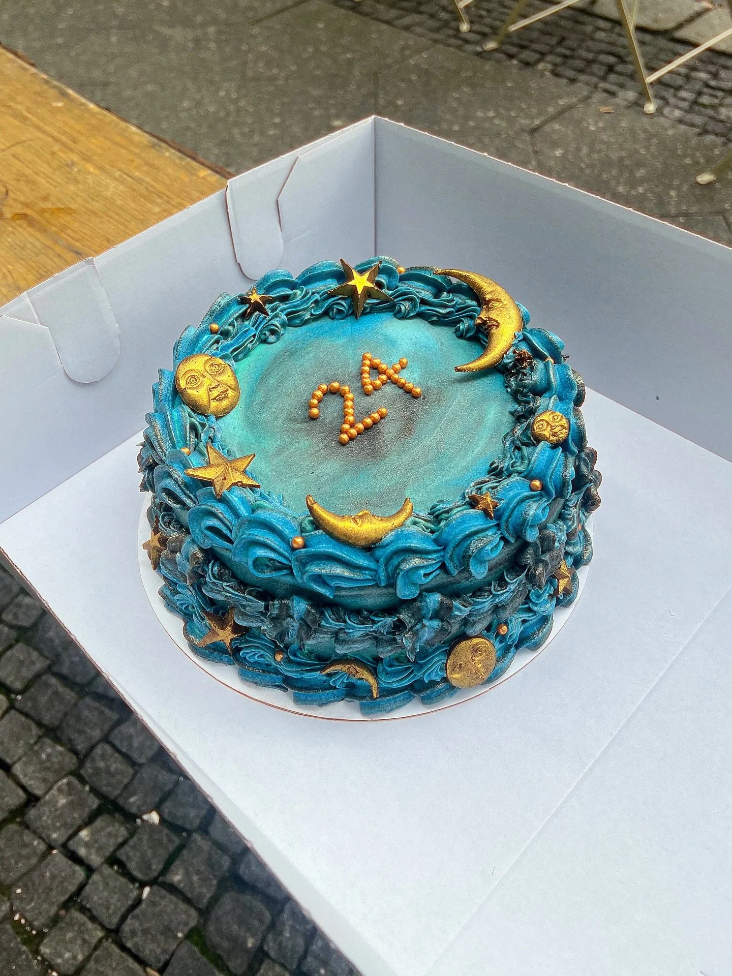 🌚🌝
Moon-Cake, a chocolate Small Size cake, available to order through the link in our bio. Our website is almost ready and our 2nd birthday is in 3 days! 🎉 Thank you all for being with us on this journey, I wake up so grateful everyday 🥹 dreams c