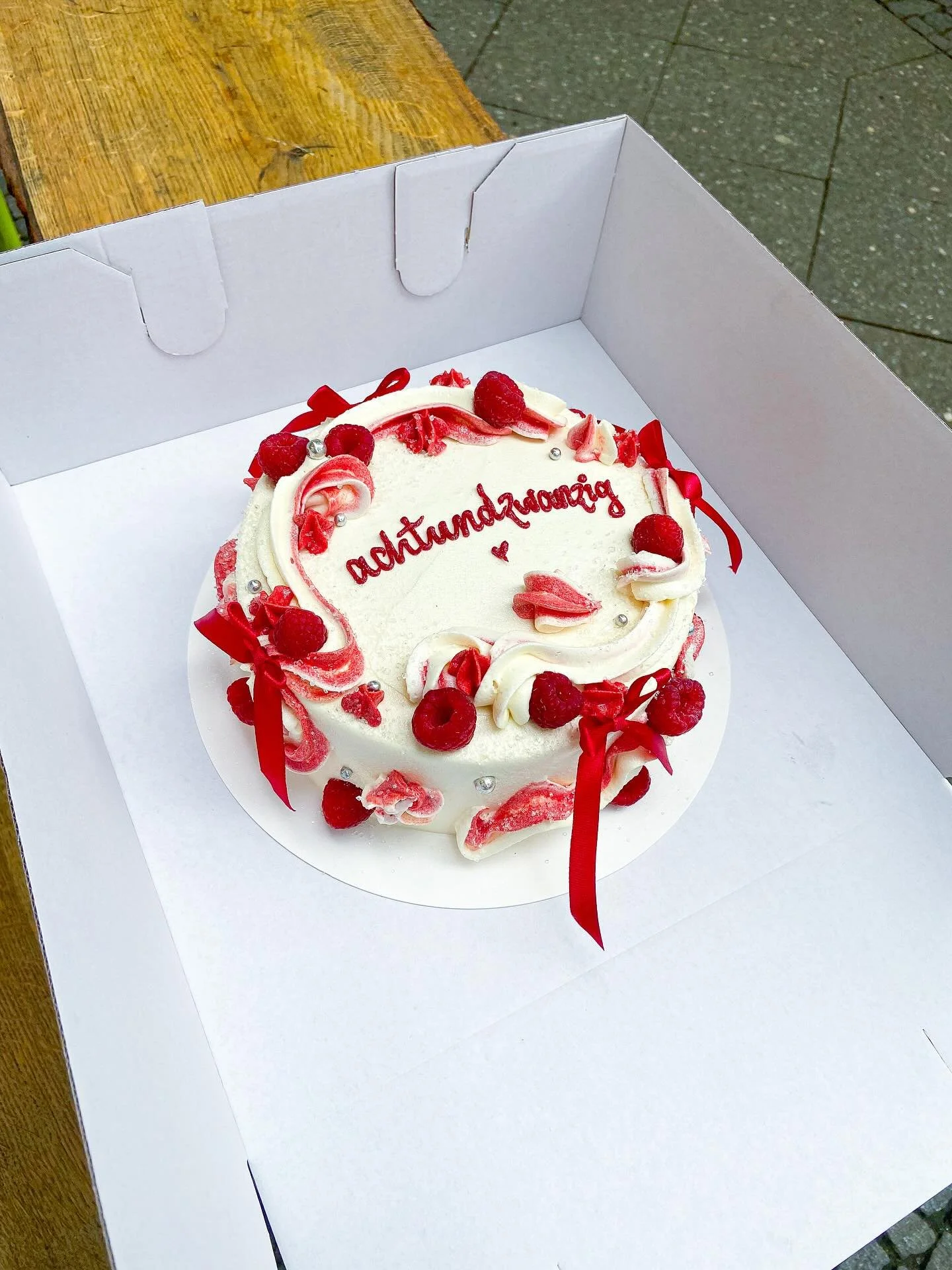 28 ❤️ 
Raspberry Cake, Red + White 💋 
this is our &ldquo;Small Size&rdquo; cake available to order through the link in our bio. Love you Angels! 🥰
📍C+ Bakery Falckensteinstra&szlig;e 35 10997 Wednesday - Monday 10-19 💖
.
.
.
.
.
.
.
.
.
.
.
.
@th