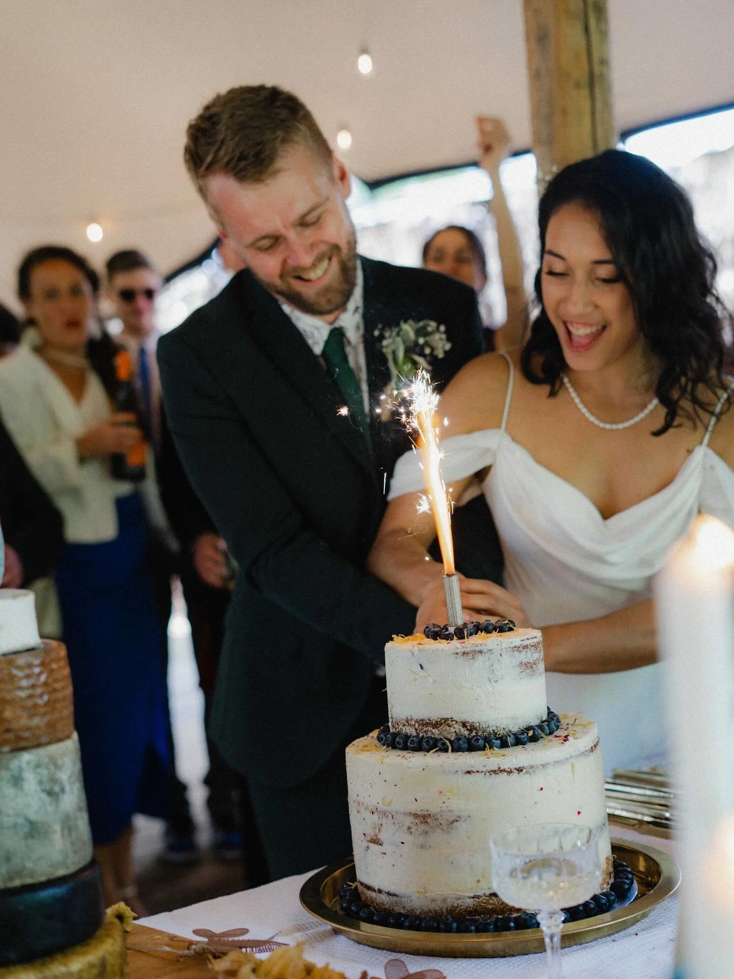 Wedding Cakes 🥹💍🤍
It&rsquo;s always a deep honour being chosen to make your wedding cake Angels. Any design or flavour combination is possible, this cake is a lemon and raspberry tiered naked cake requested by the happy couple ☺️ We&rsquo;ve had t
