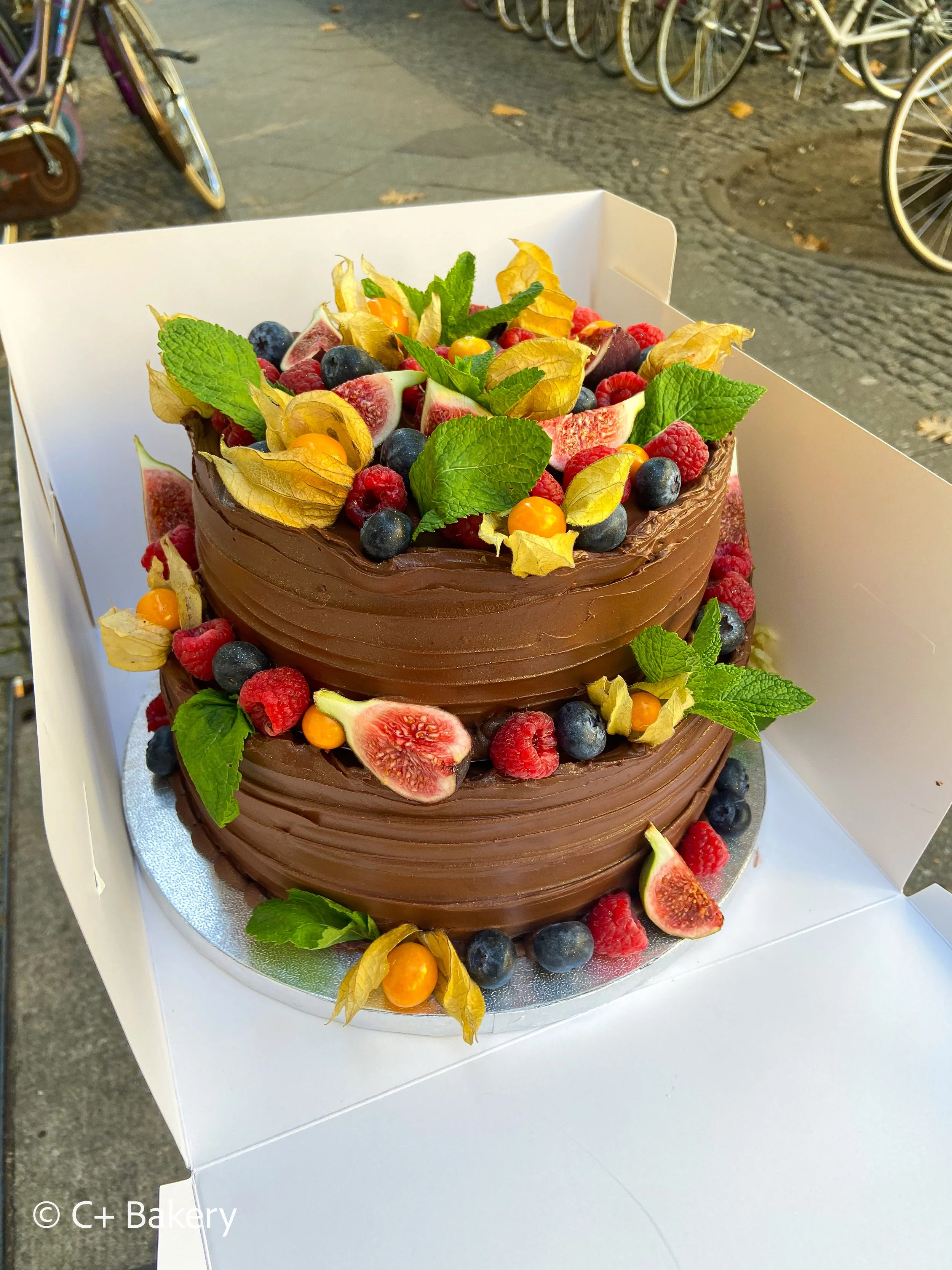 gluten free chocolate larga cake .jpg