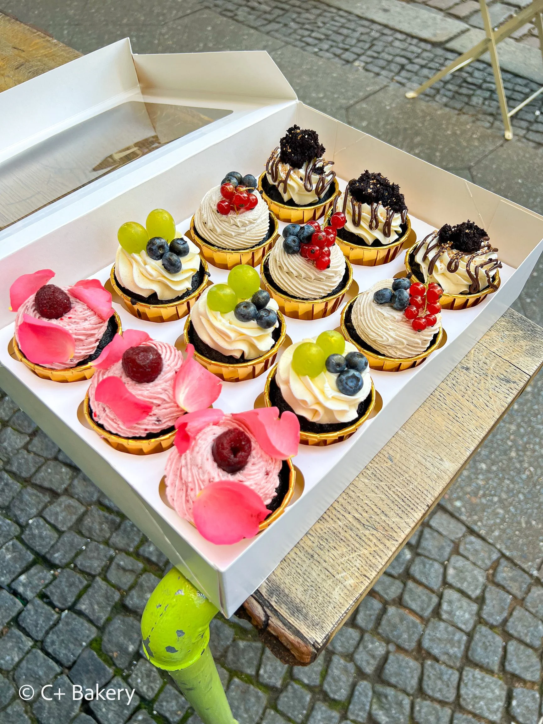 catering cupcakes .jpg