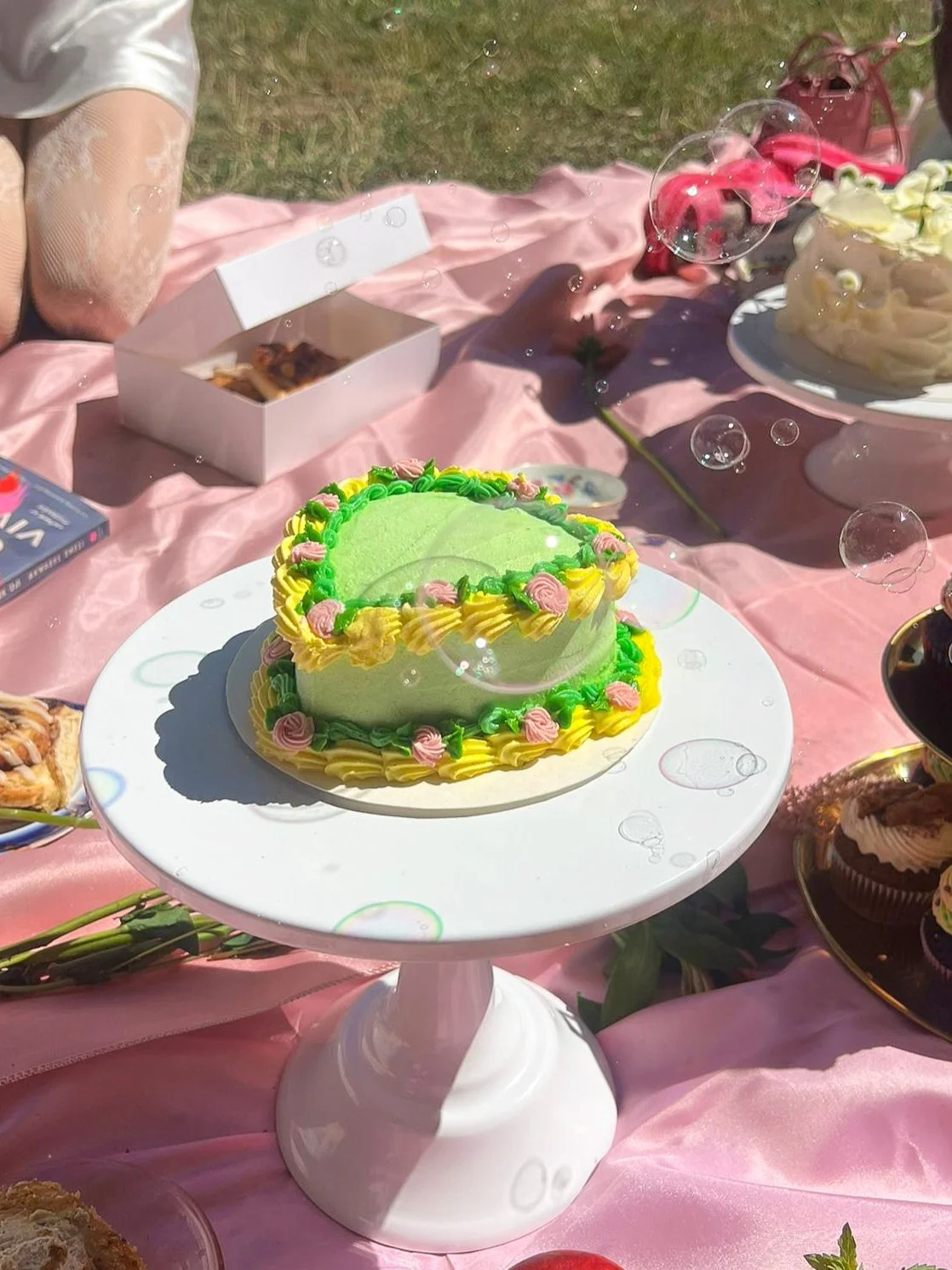 The Perfect Picnic in Berlin: Cakes, Coffee &amp; Sunny Days