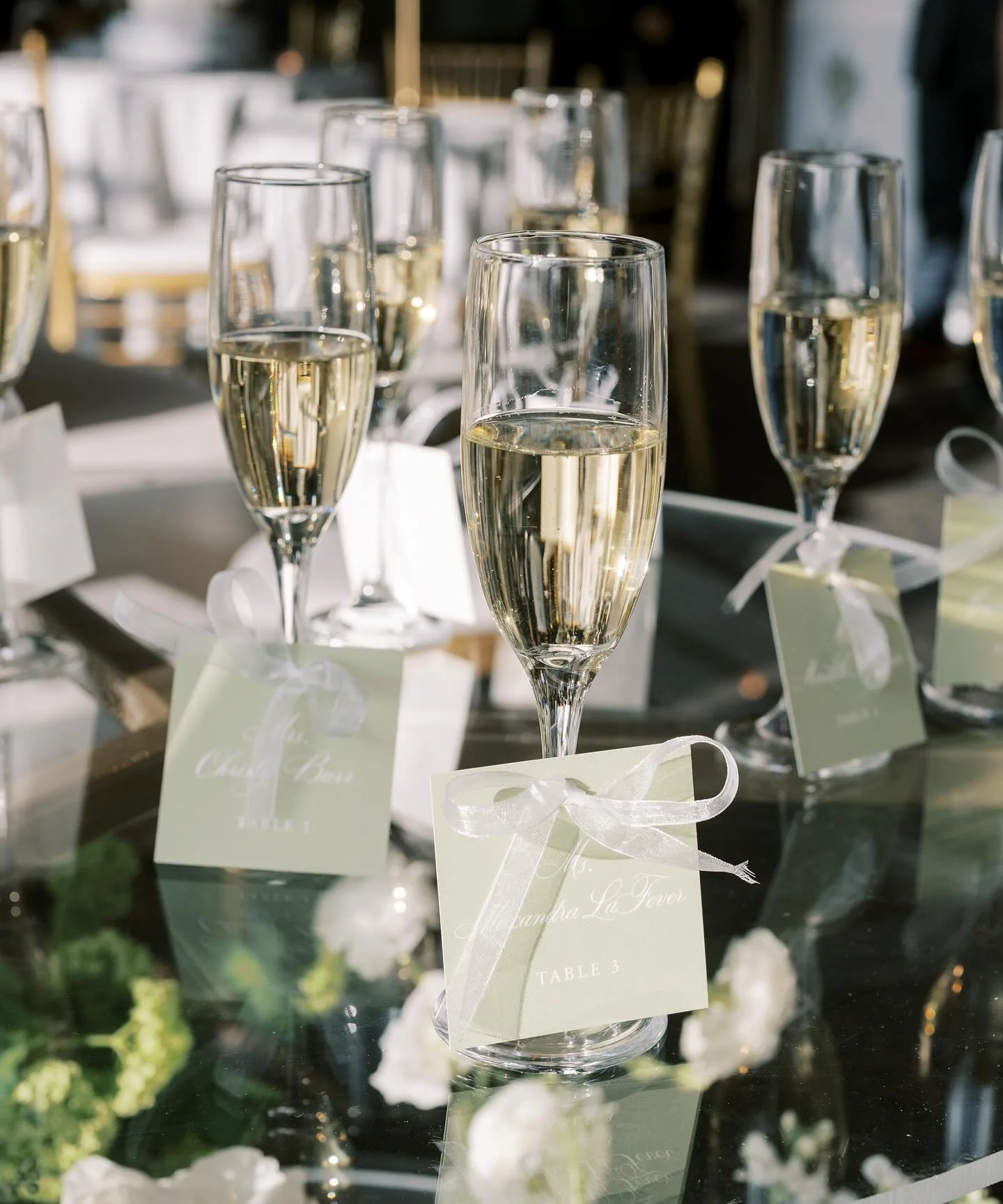 CHEERS to the new year! A roundup of some of our favorite bar signs as we toast to our past clients and of the fabulous celebrations to come in 2026! Happy new year! 🥂✨🍾