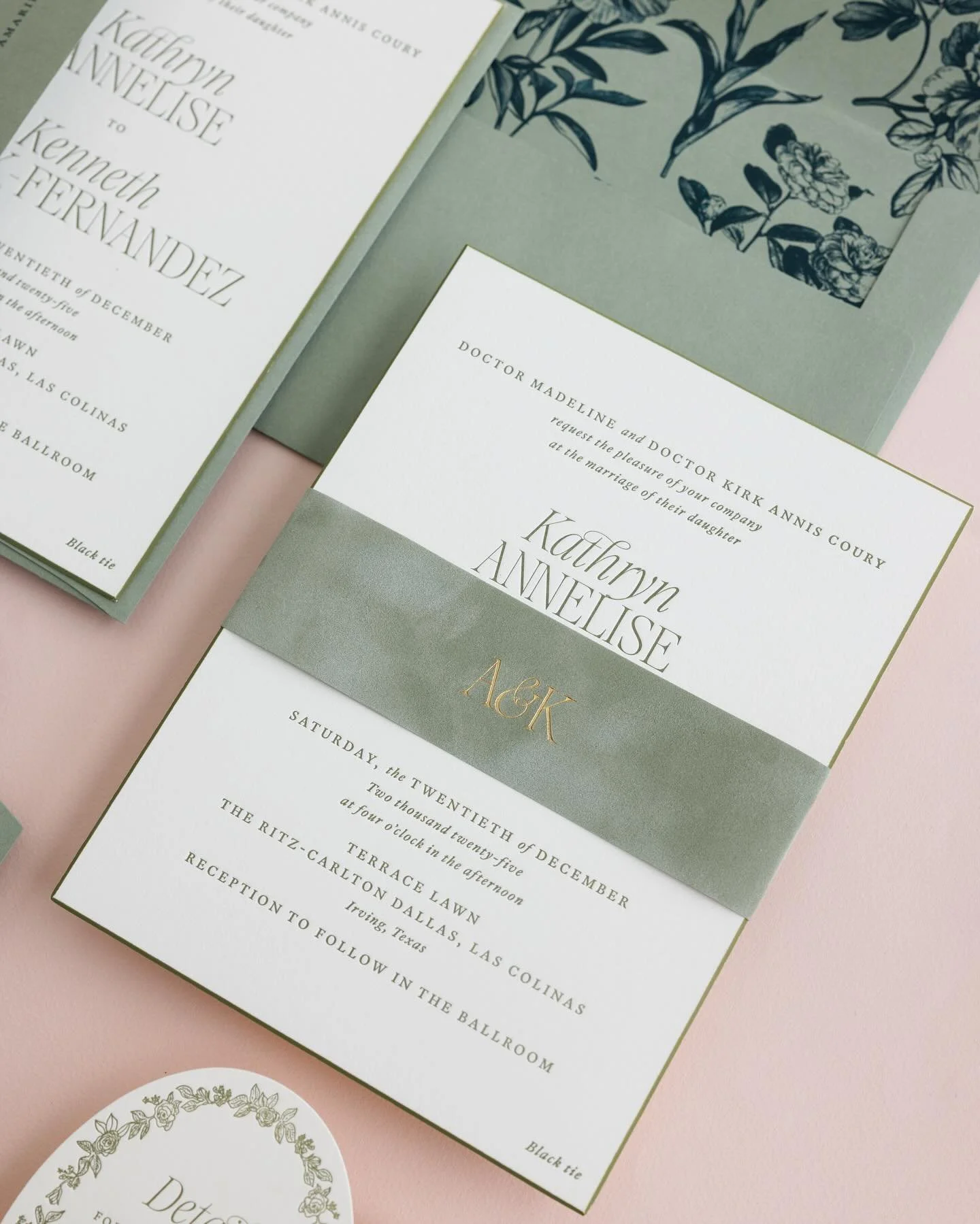 Lucky in love 🍀💚 Shades of green, tone on tone, fun die cuts and velvet with a touch of gold made this suite stand out for Annelise and Kenneth!

Planner: @allday_events 
Venue: @ritzcarltonlascolinas @rclascolinasweddings 
Styling and Photography: