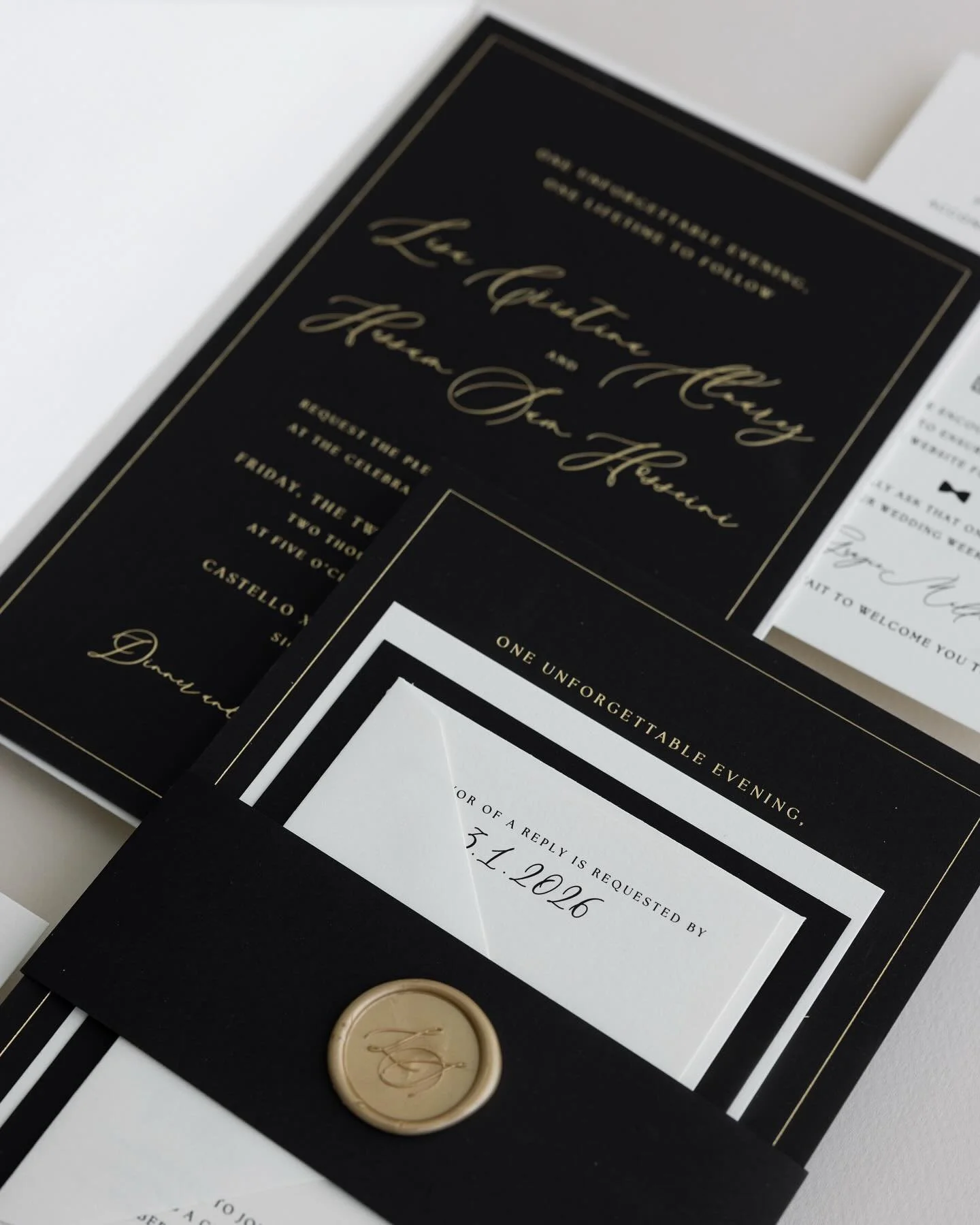 Black tie in Italy! Elegant invitations with hints of Italy sprinkled in. Black, white and gold is always chic, anytime, anywhere. @sarahkatephoto
#italianwedding #italywedding #custominvitations #blacktie #blacktiewedding