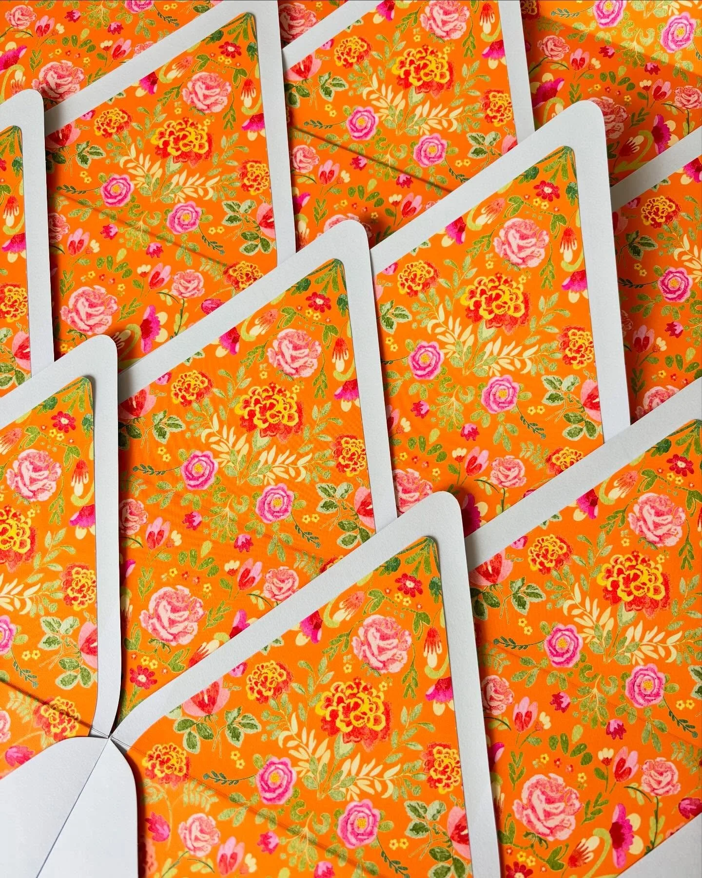 Celebrating Cinco de Mayo with these festive watercolor envelope liners for Piper and Harrison&rsquo;s rehearsal dinner at The Mexican! 🧡💙
