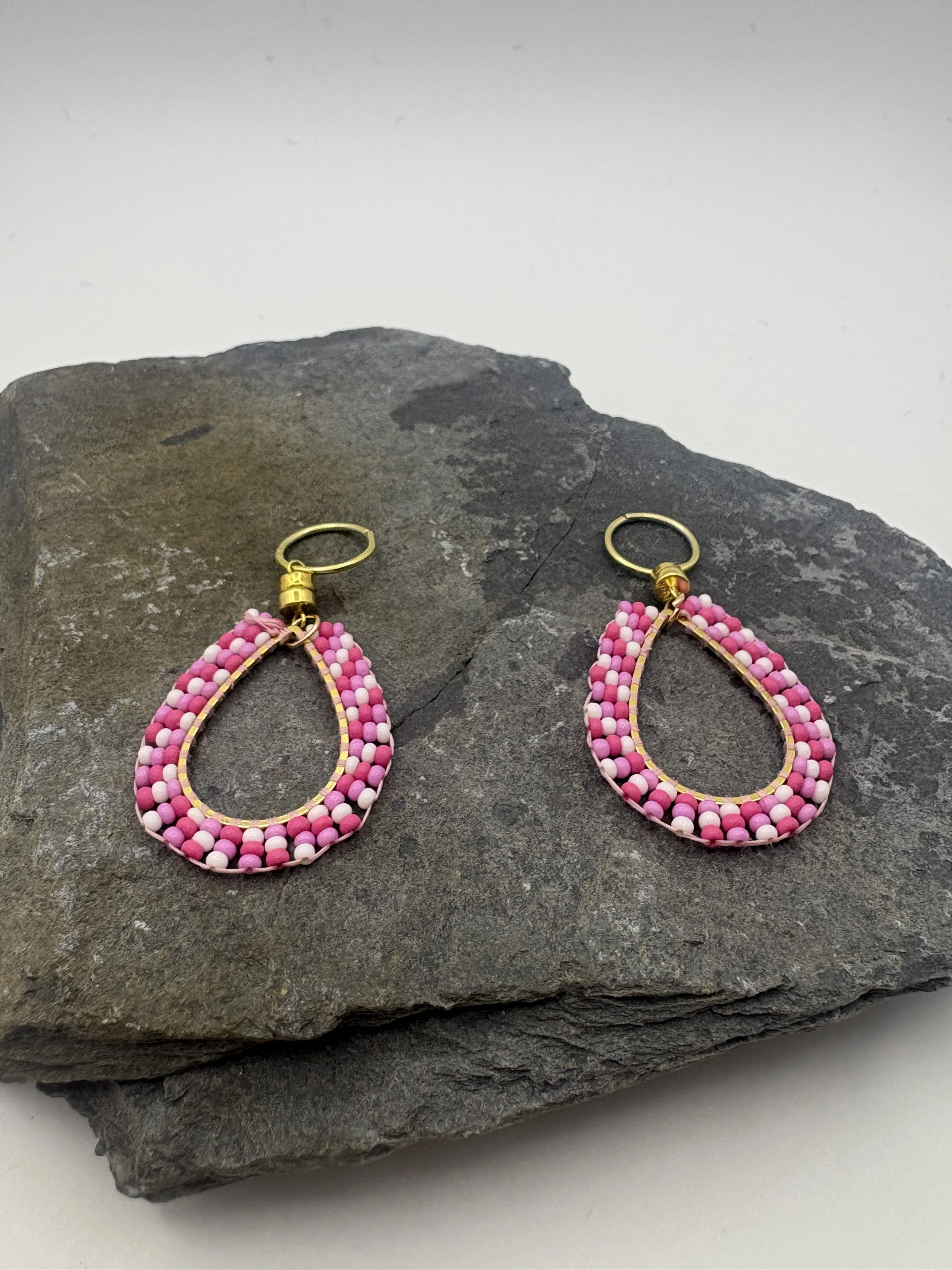 Teardrop spiralled pink and white