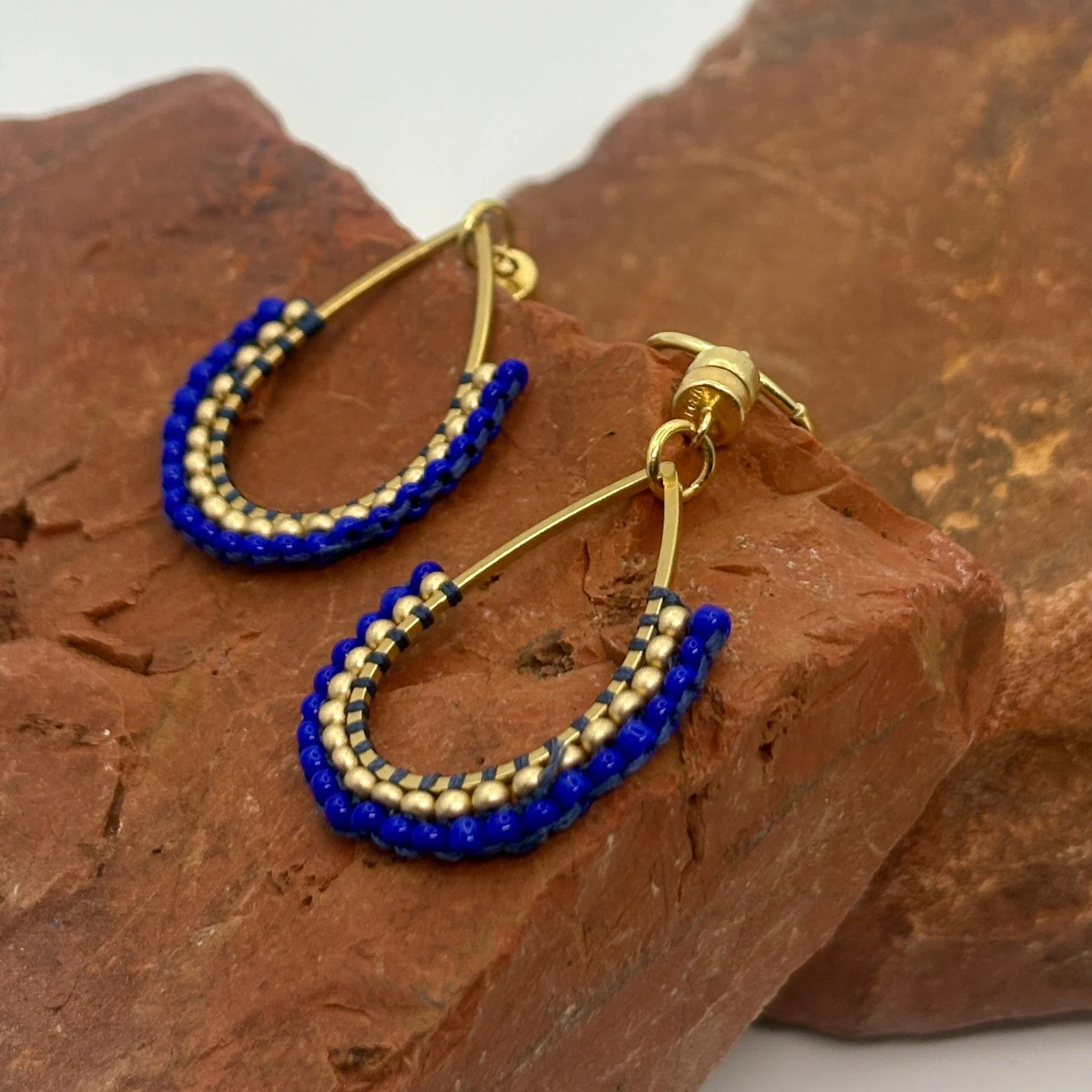 Fan gold and true blue