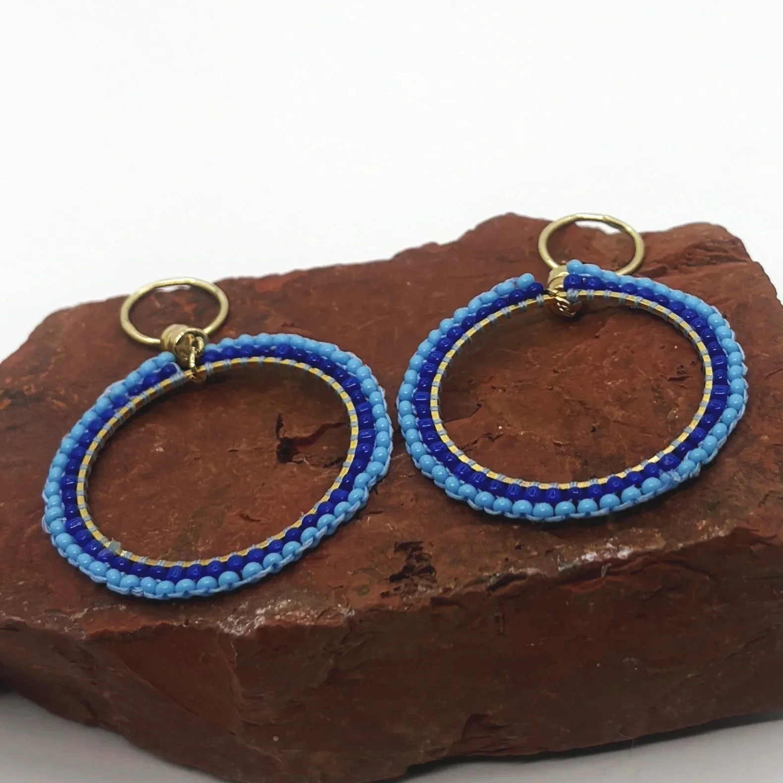 Large circle true blue and Aqua