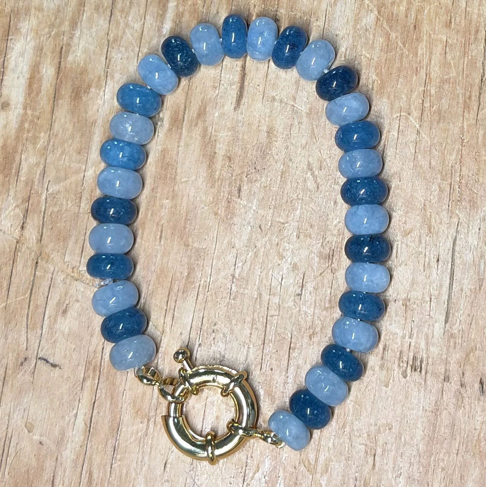 Mixed blue glass bracelet with bolt clasp