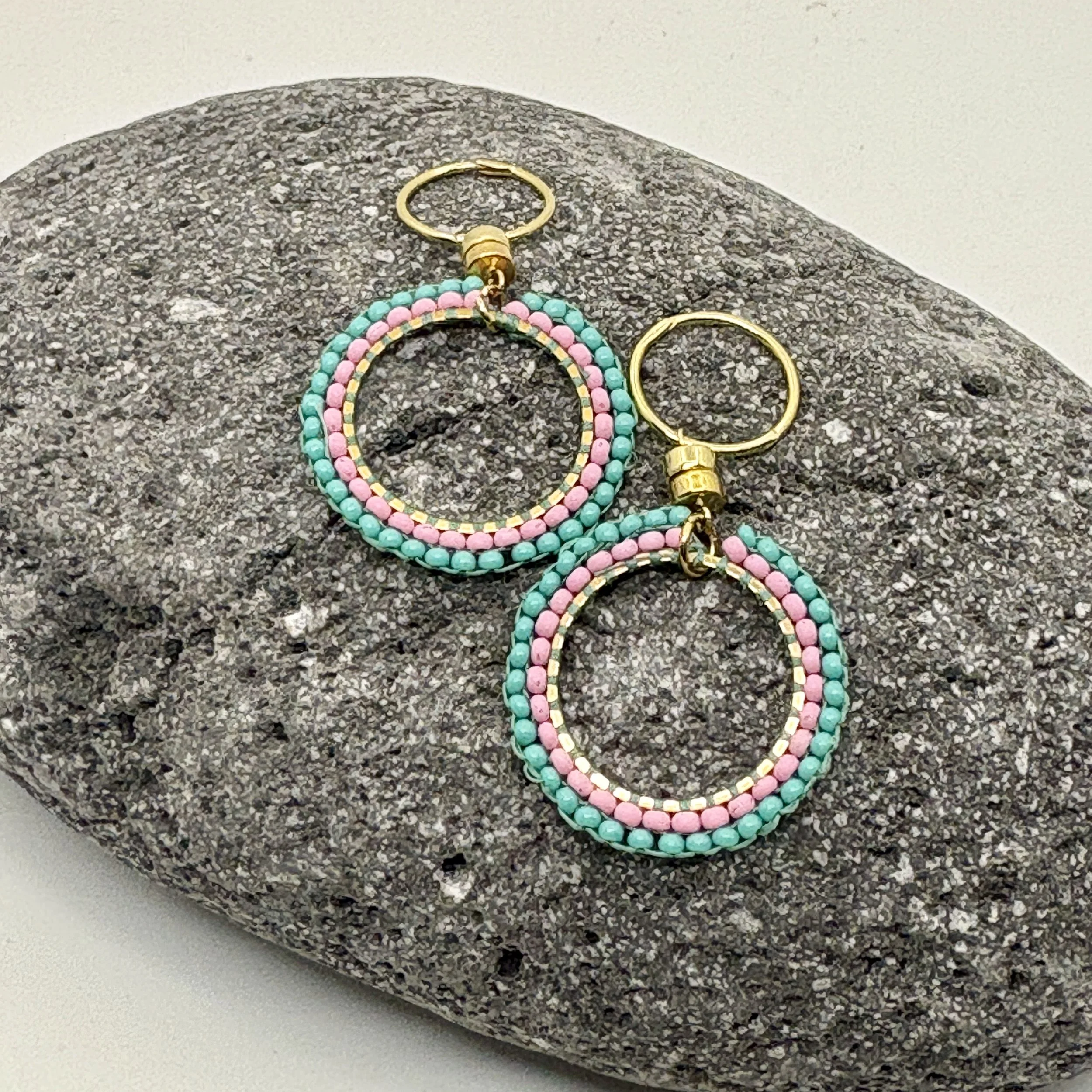 Small circle pink and turquoise