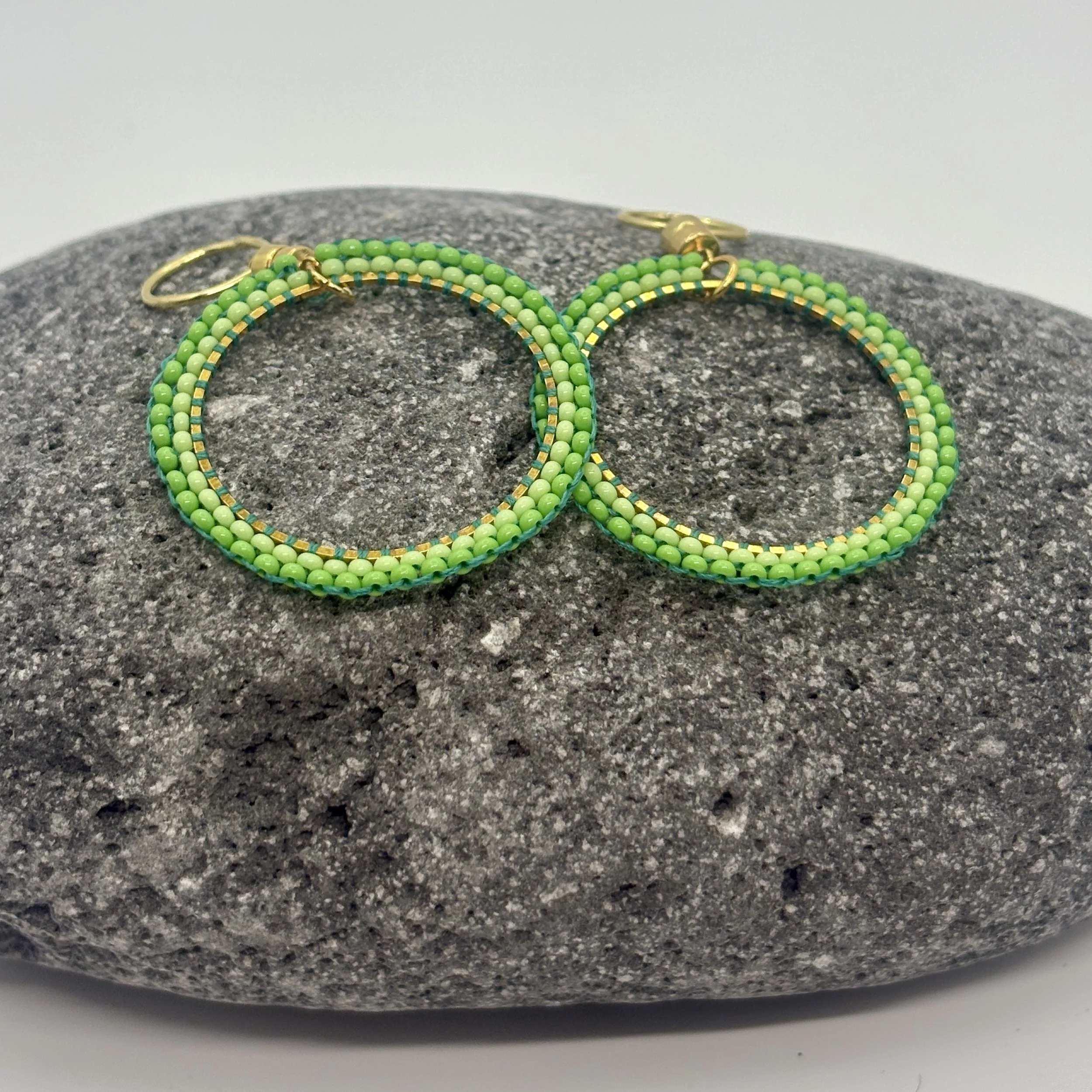 Large circle pale green and bud green