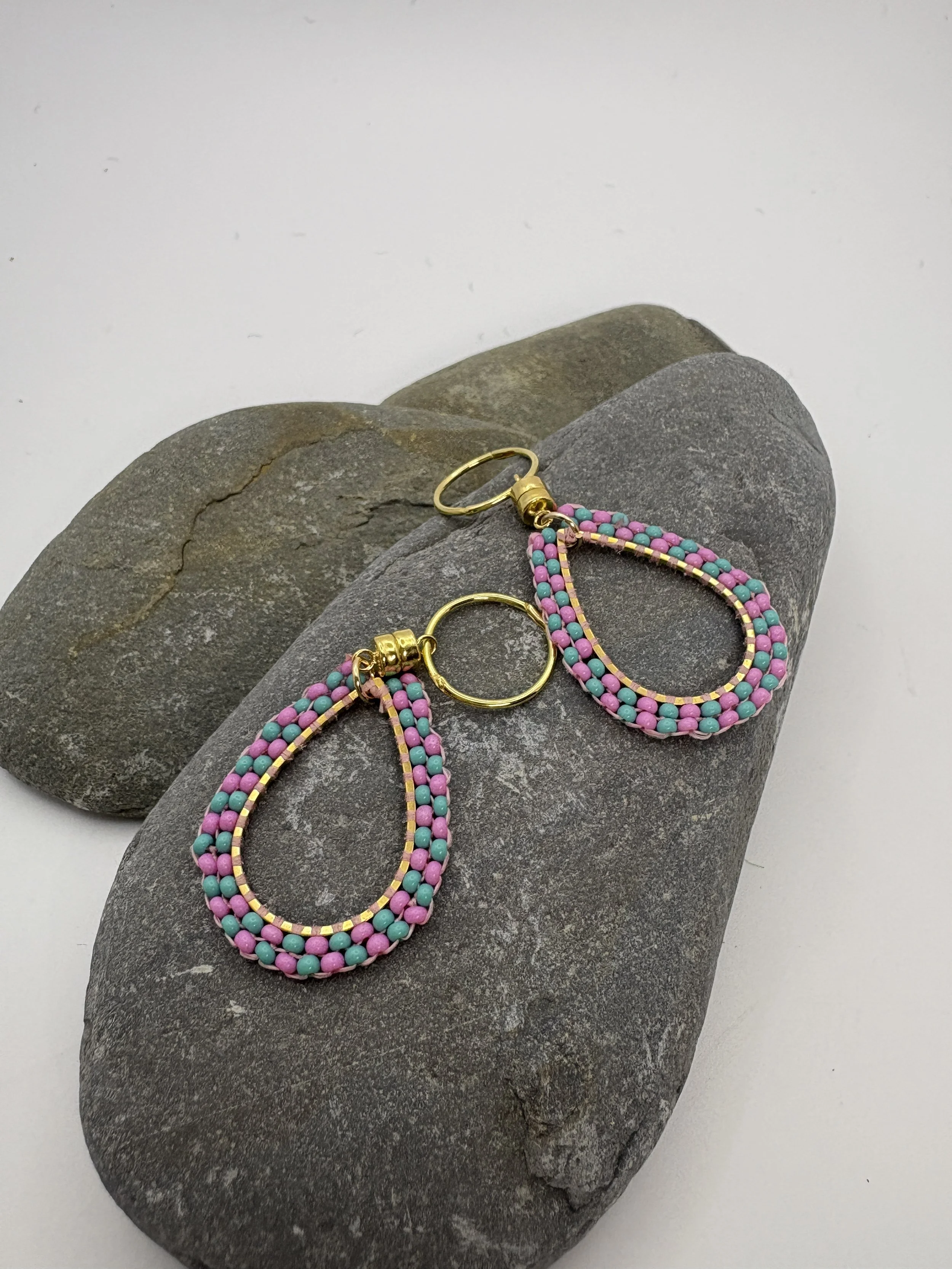 Teardrop chequered turquoise and pink