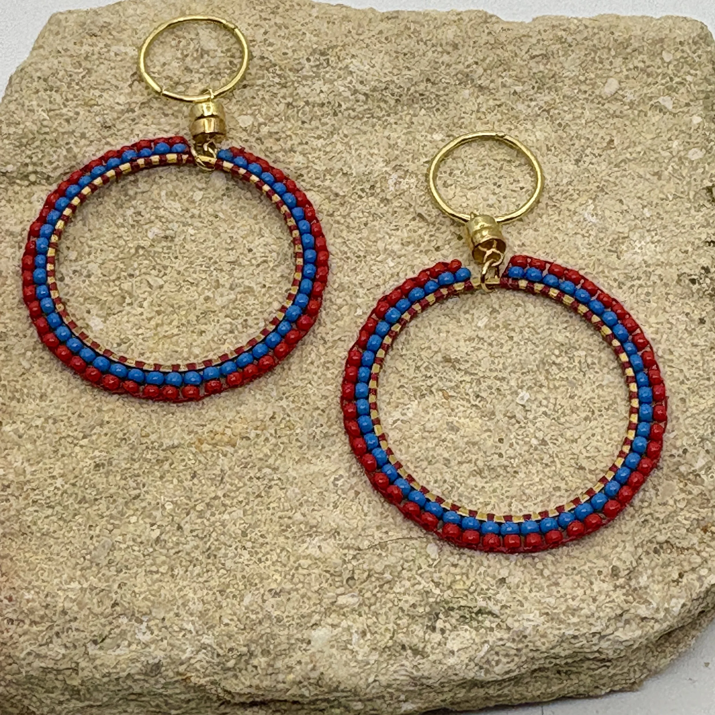 Large circle bright blue and light red