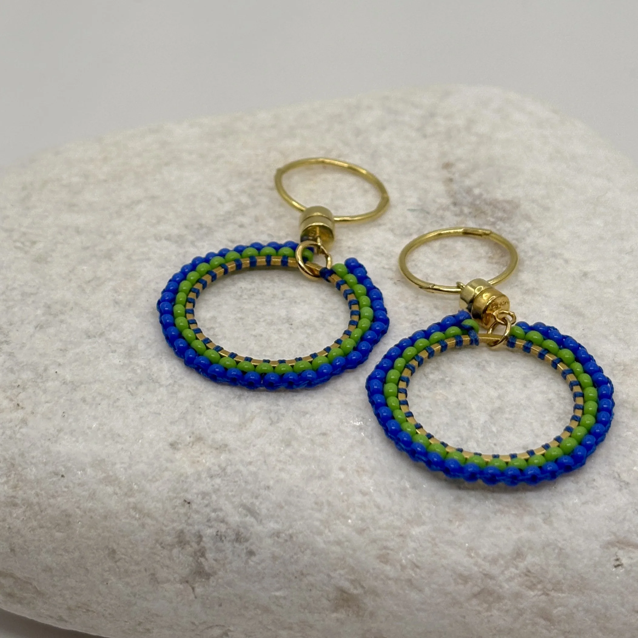 Small circle bud green and pale blue