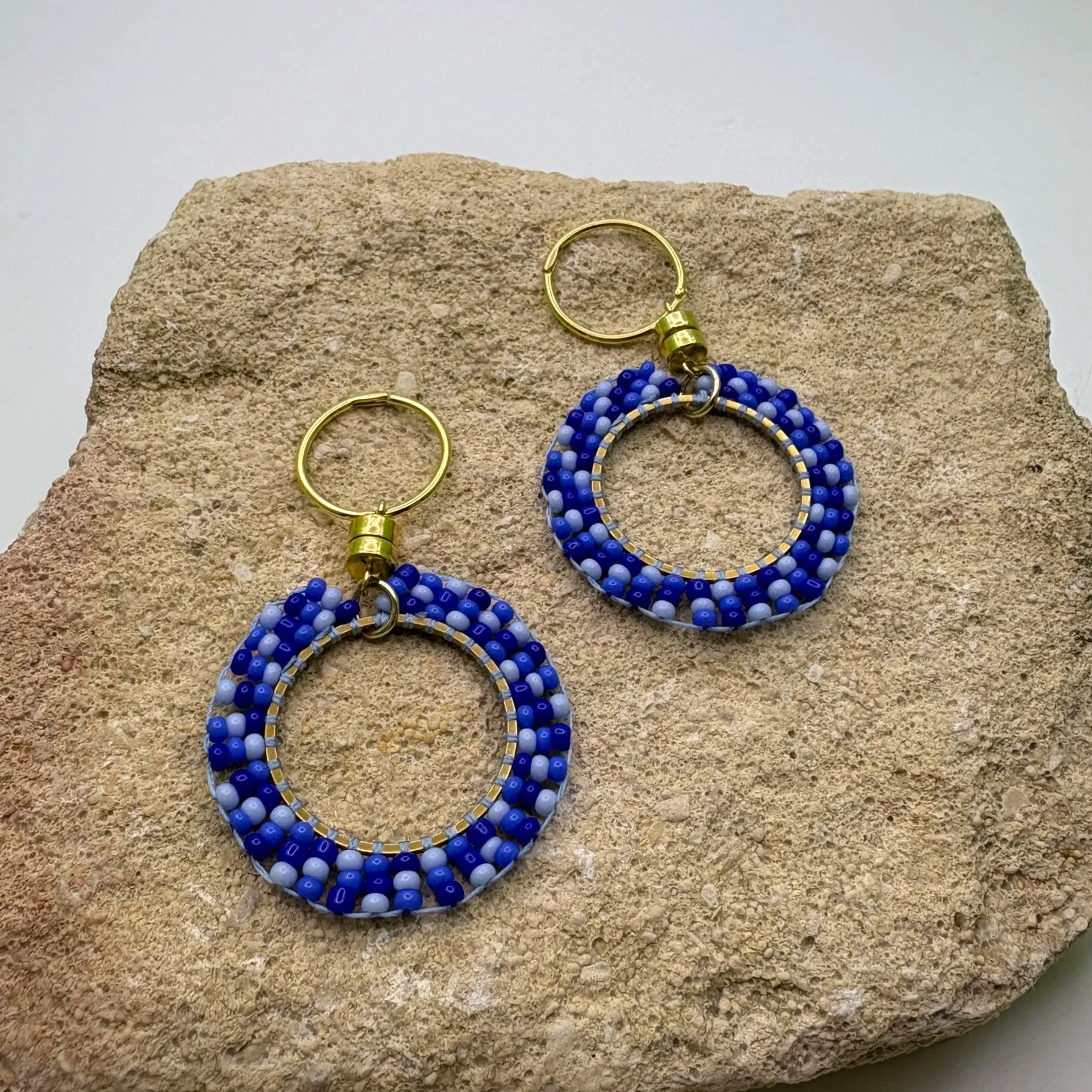 Small circle three rows of spiralled blues