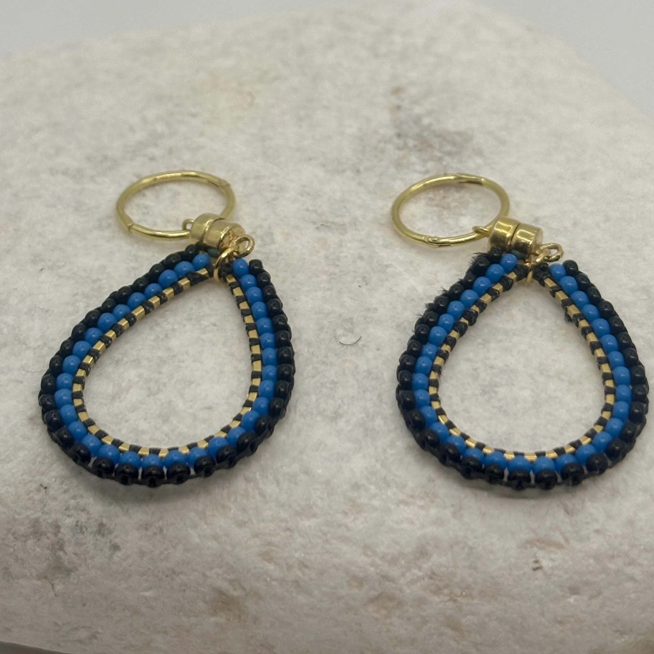 Teardrop bright blue and black