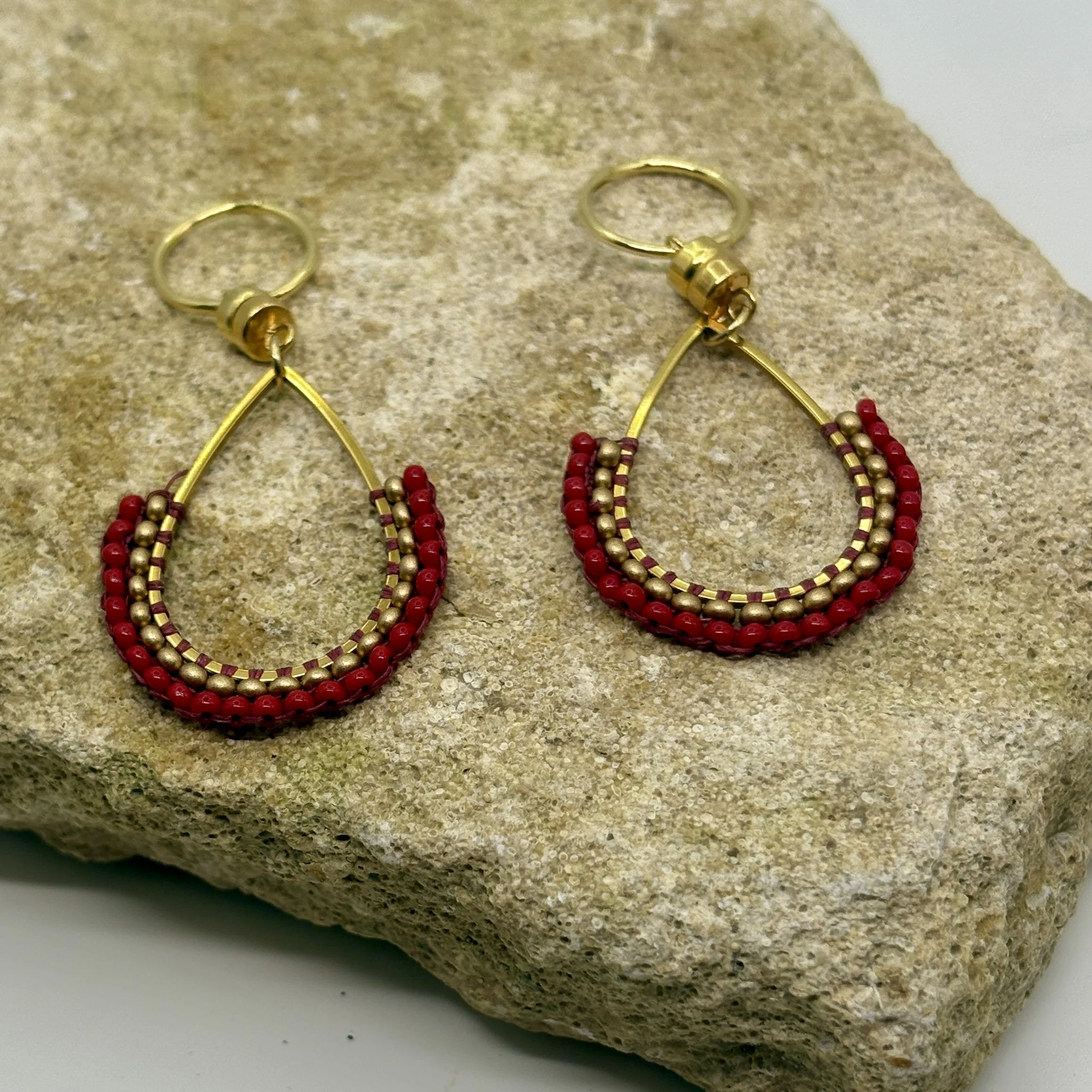 Fan gold and dark red