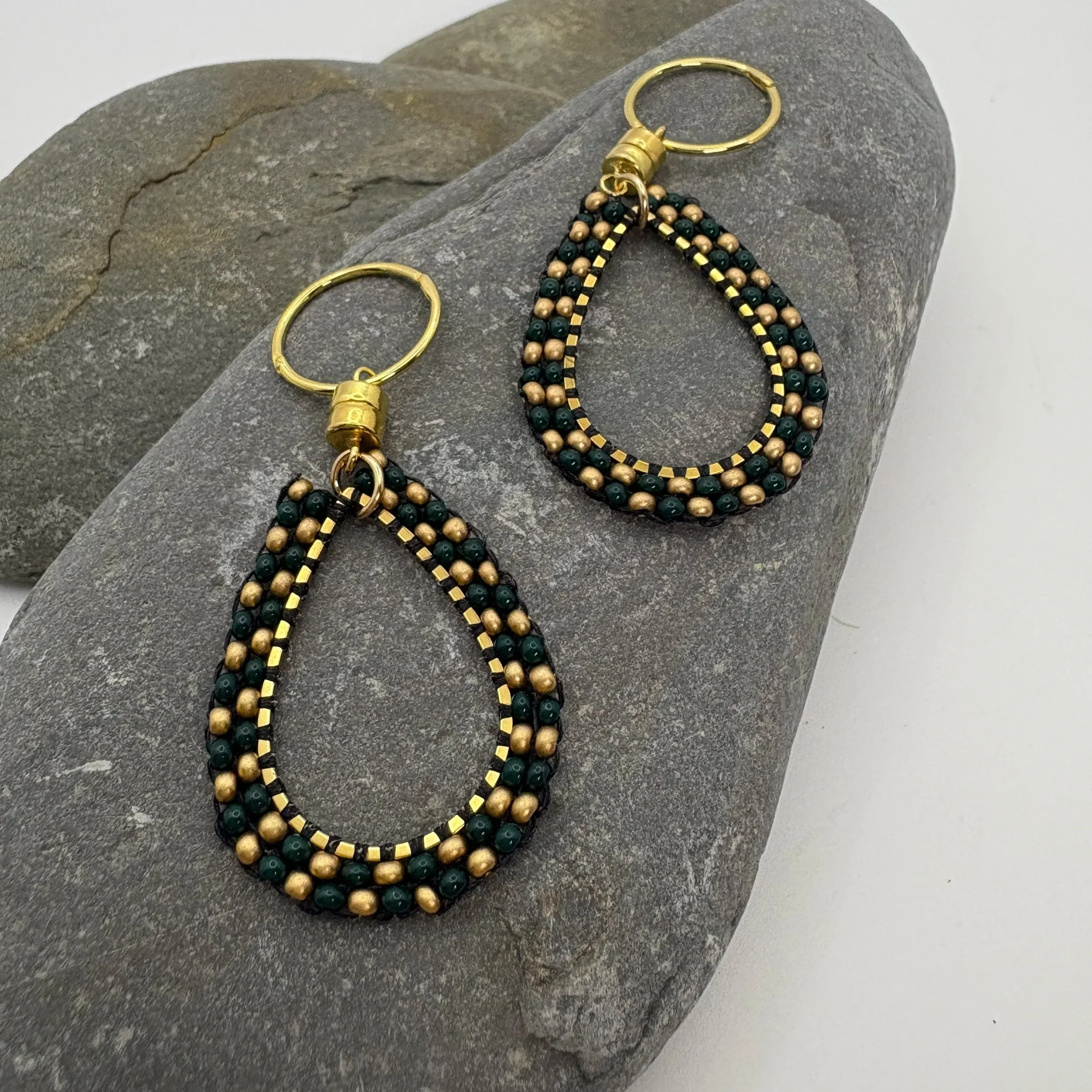 Teardrop chequered dark green and gold