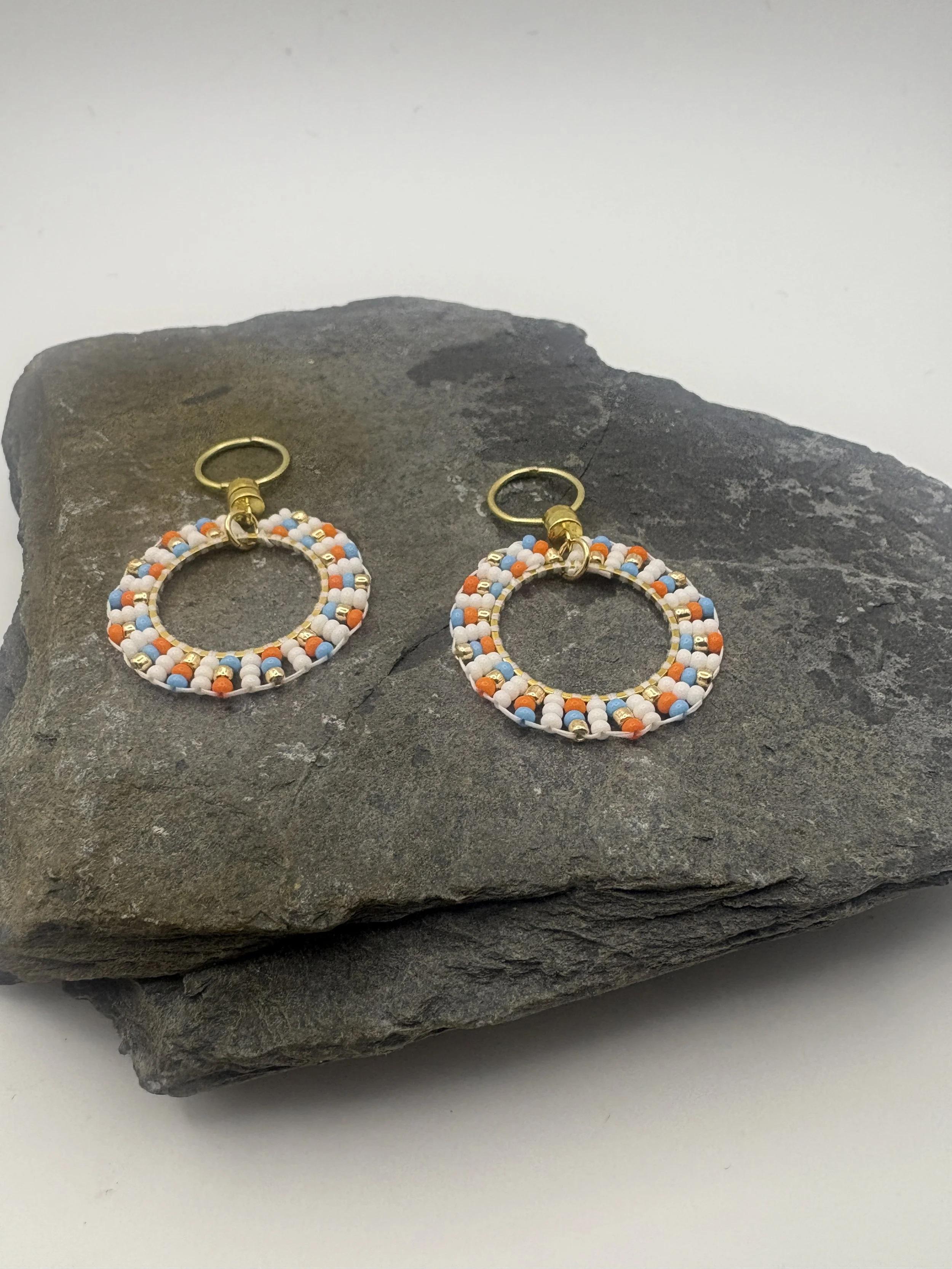 Small circle stacked aqua, white and orange