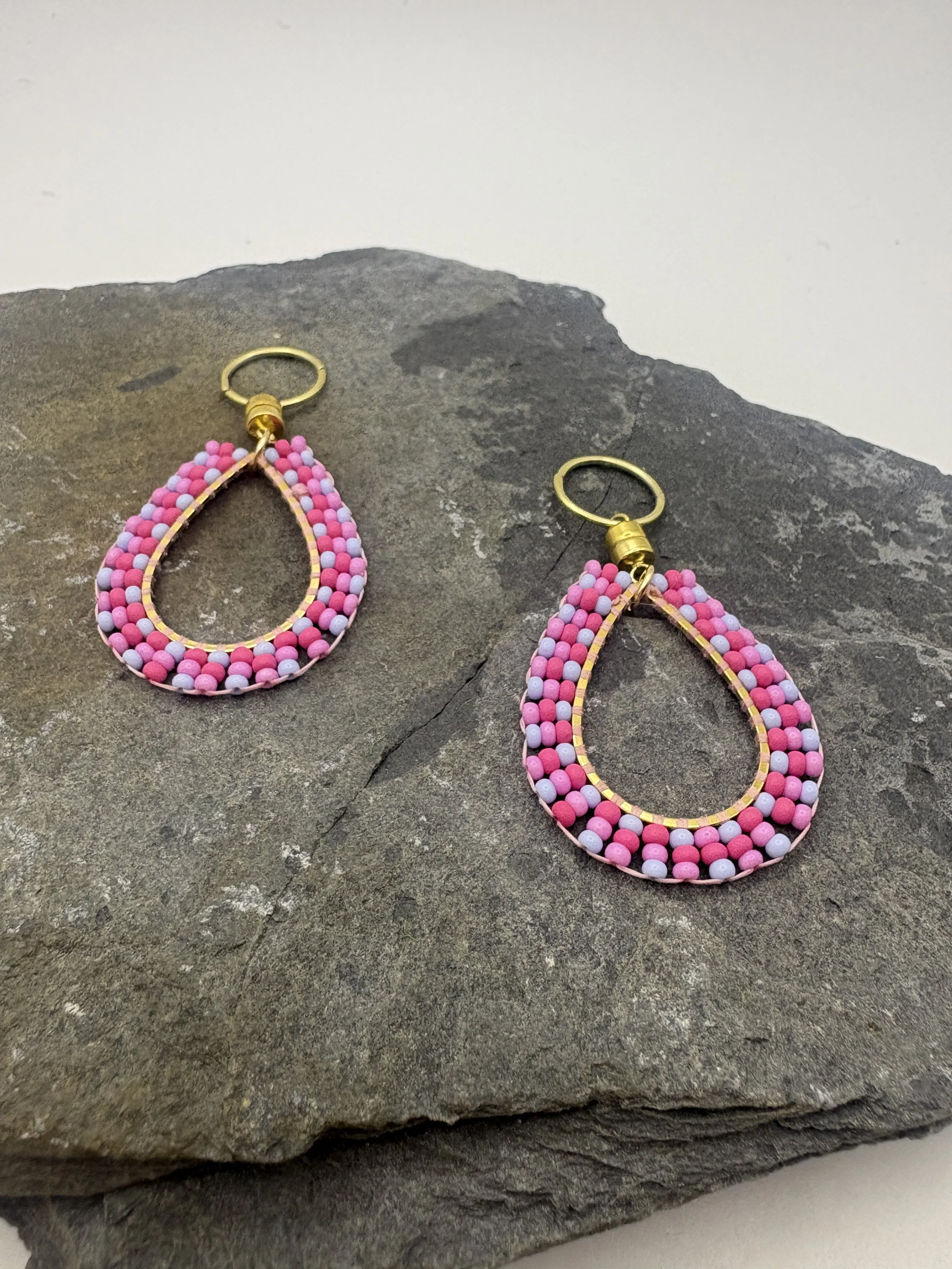 Teardrop spiralled pink and white